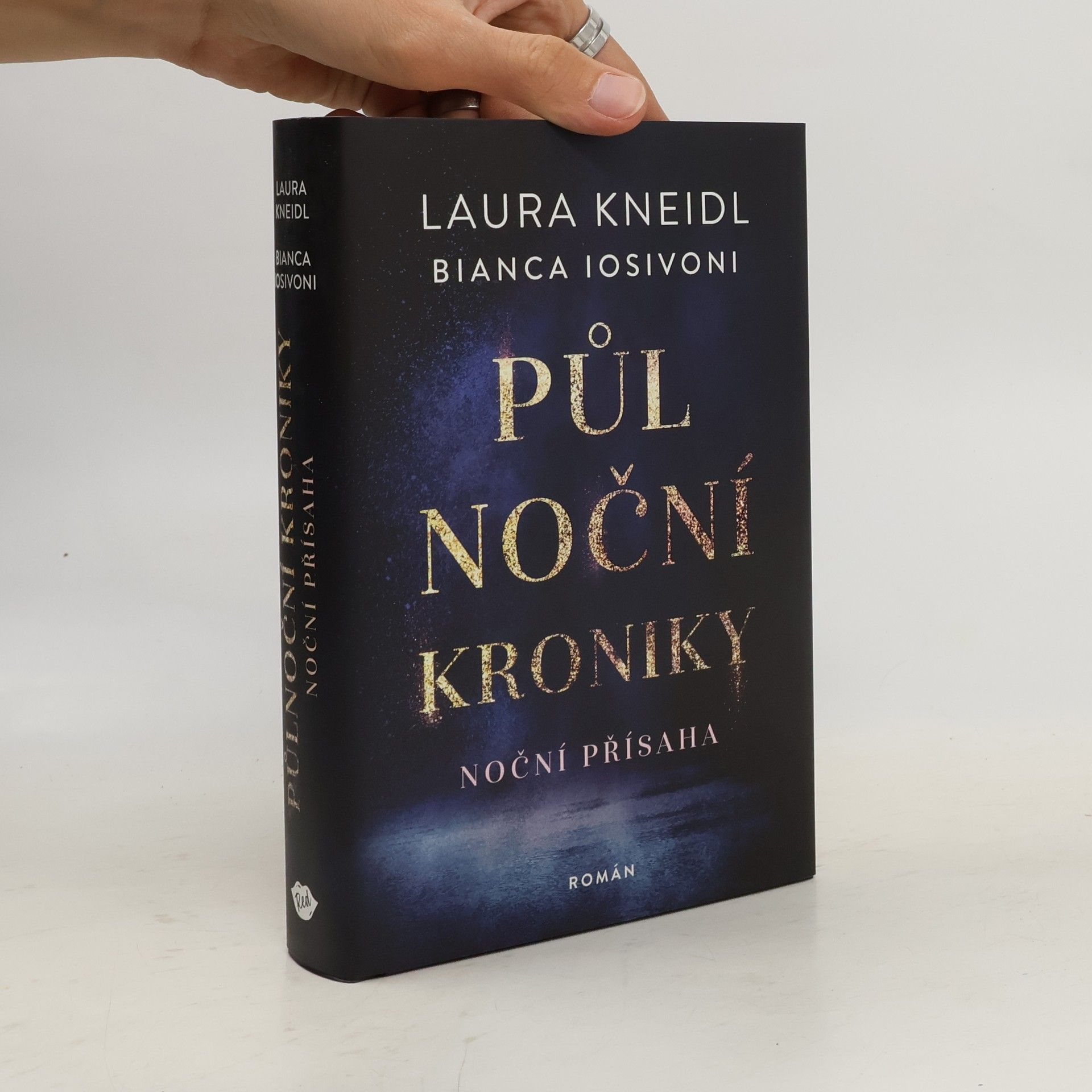 Laura Kneidl Půlnoční kroniky. Noční přísaha