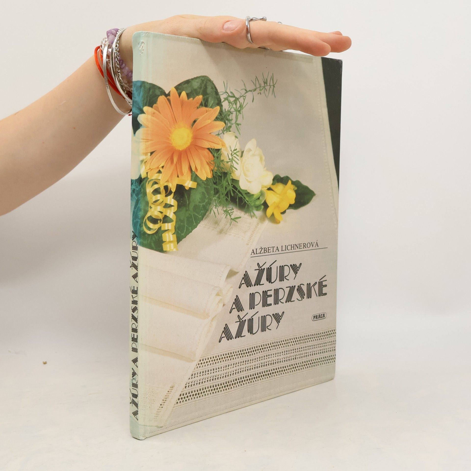 Alžbeta Lichnerová Ažúry a perzské ažúry