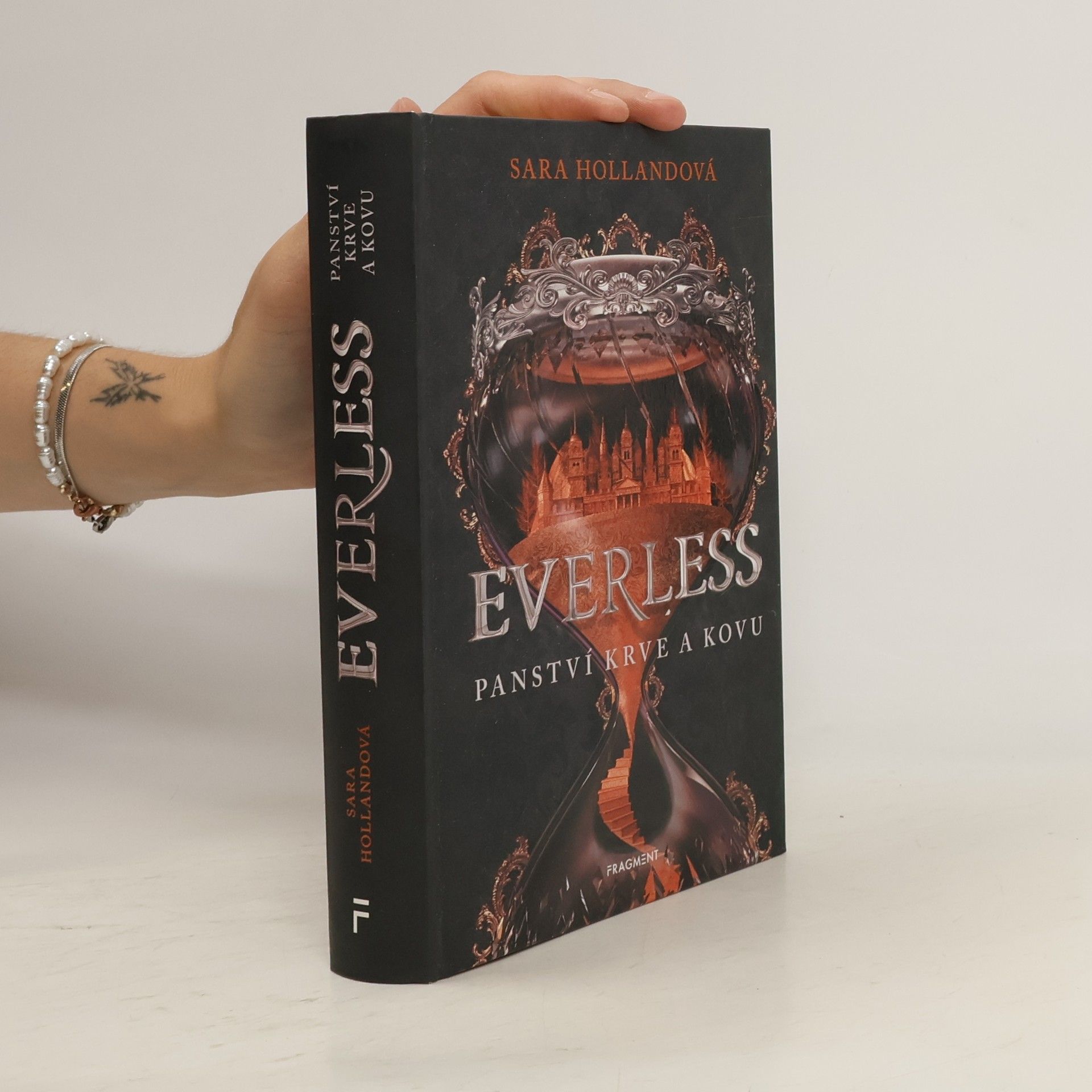 Sara Holland Everless: Panství krve a kovu