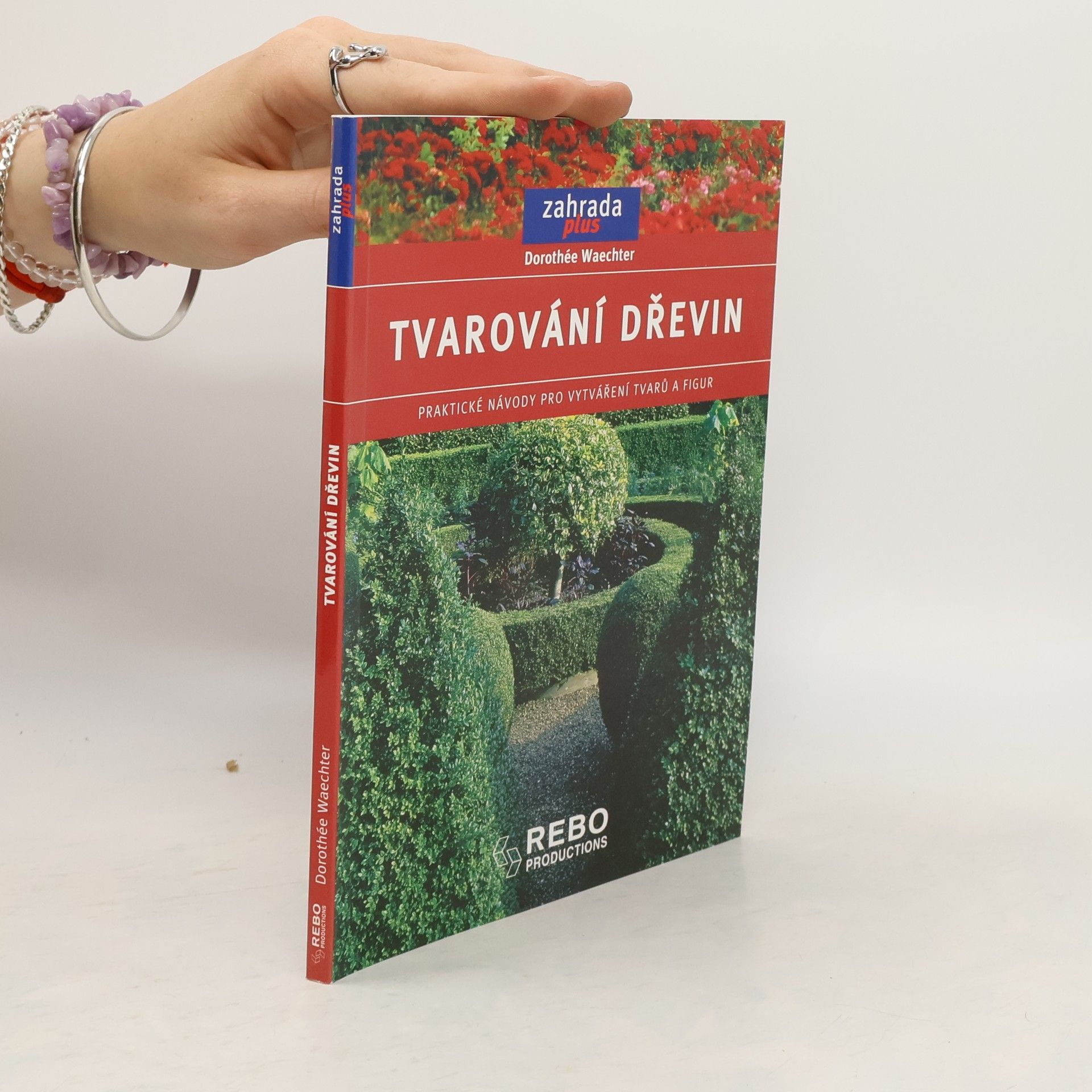 Dorothée Waechter Tvarování dřevin: Praktické návody pro vytváření tvarů a figur