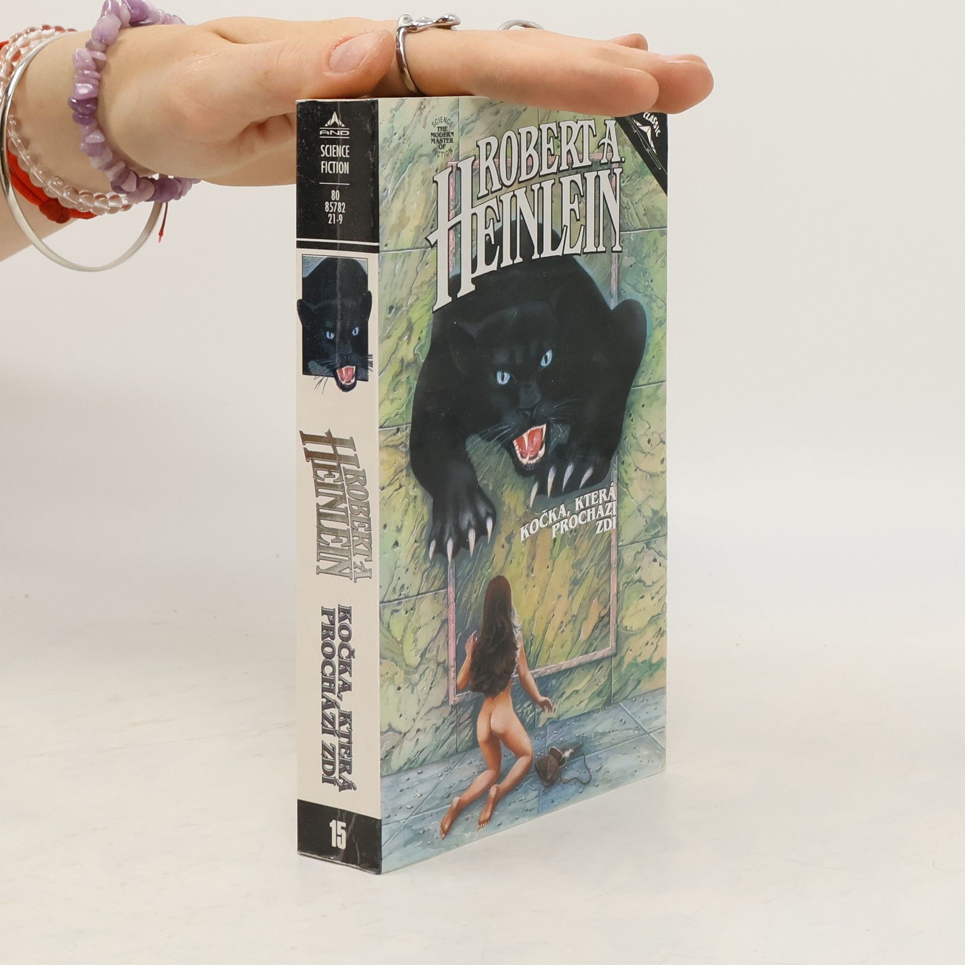 Robert A. Heinlein Kočka, která prochází zdí