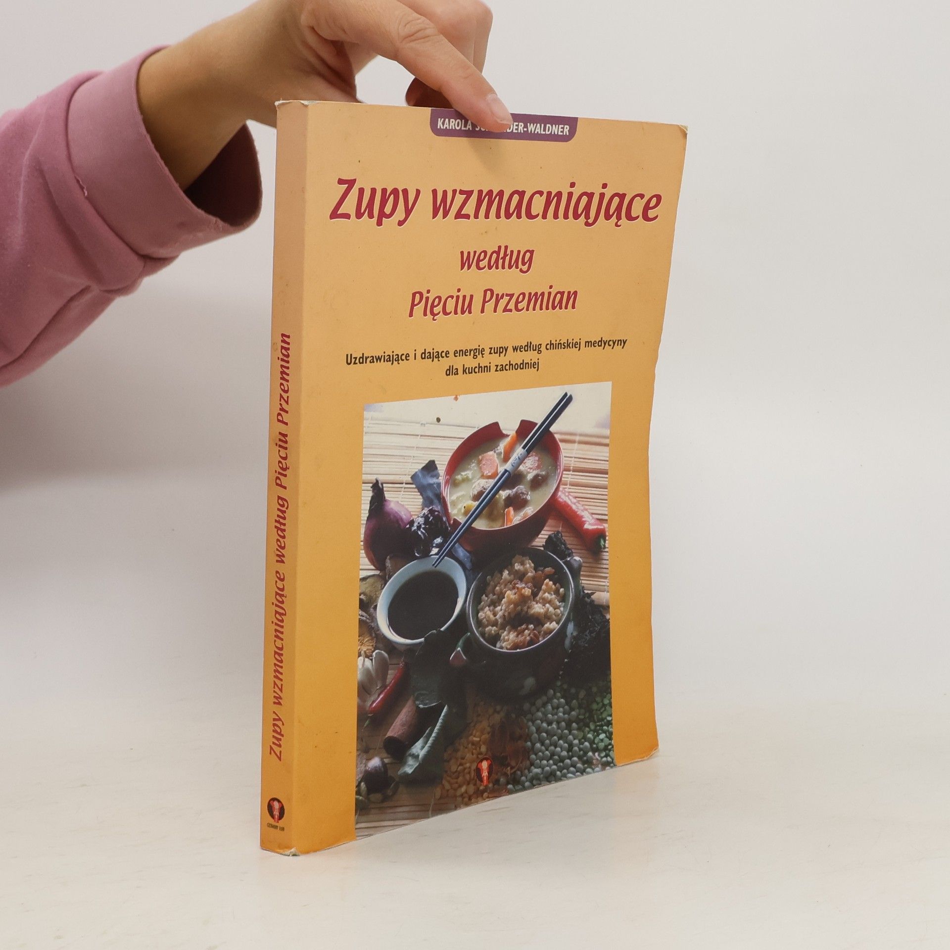 Karola Schneider Zupy wzmacniaja̜ce według pie̜ciu przemian