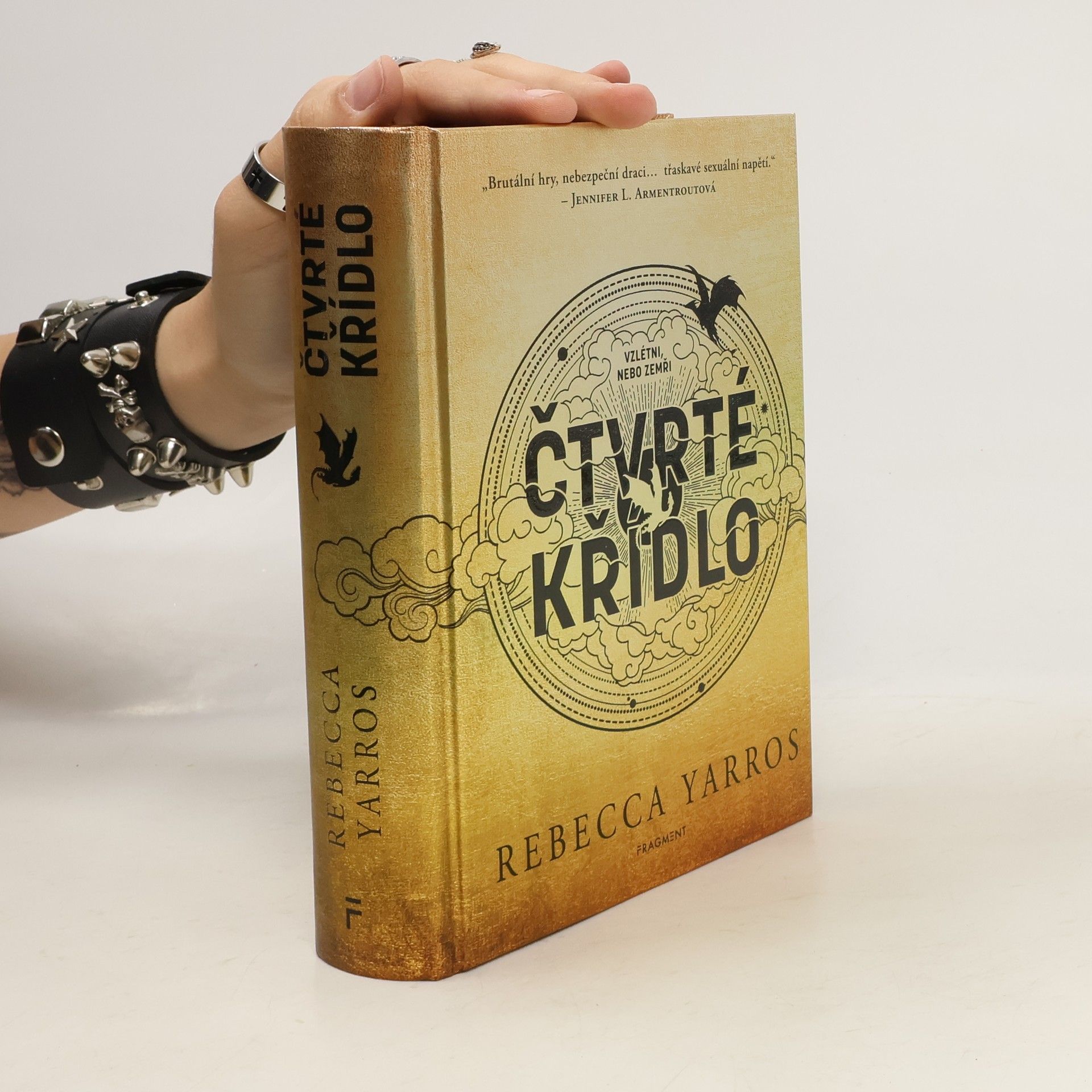 Rebecca Yarros Čtvrté křídlo