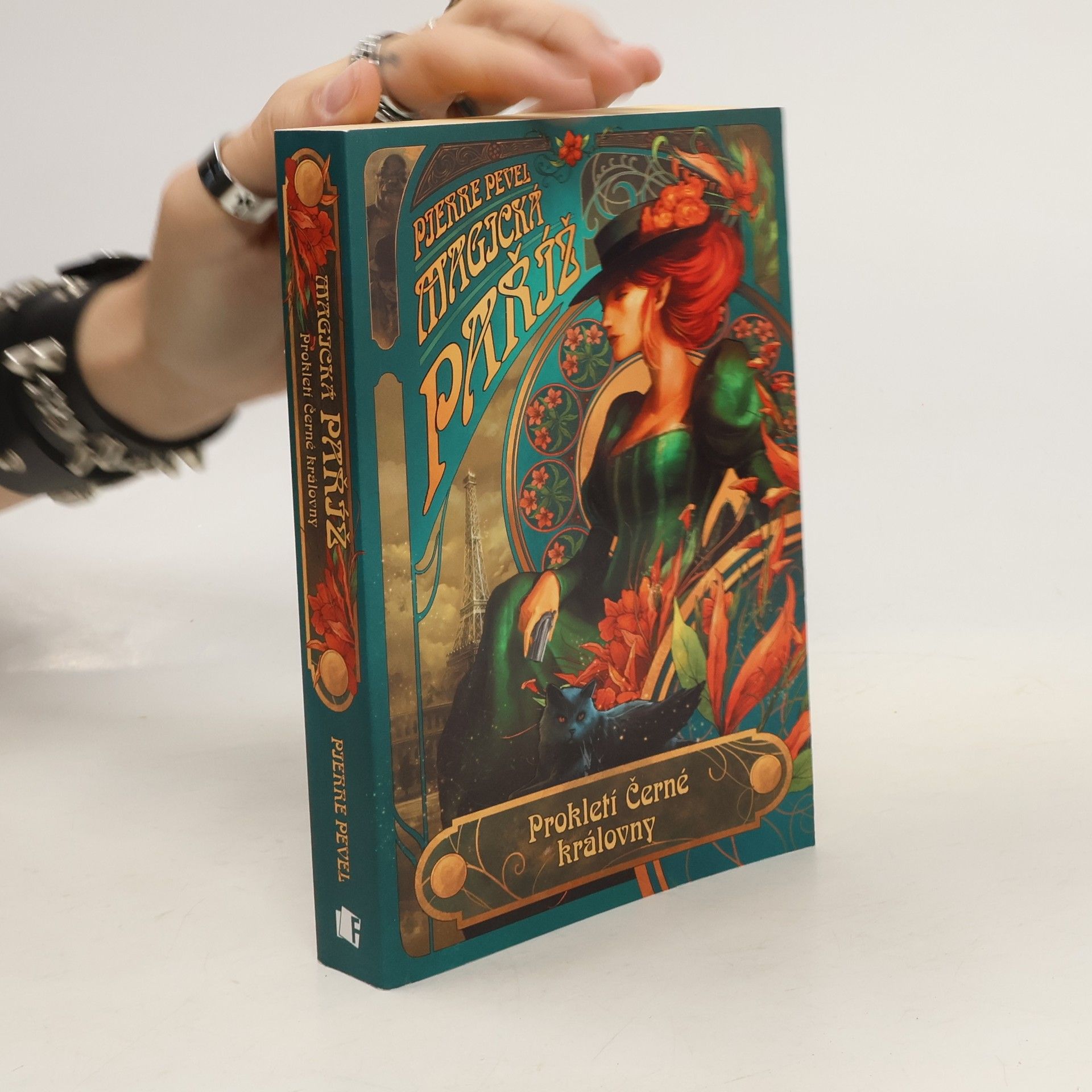 Pierre Pevel Magická Paříž. Prokletí Černé královny