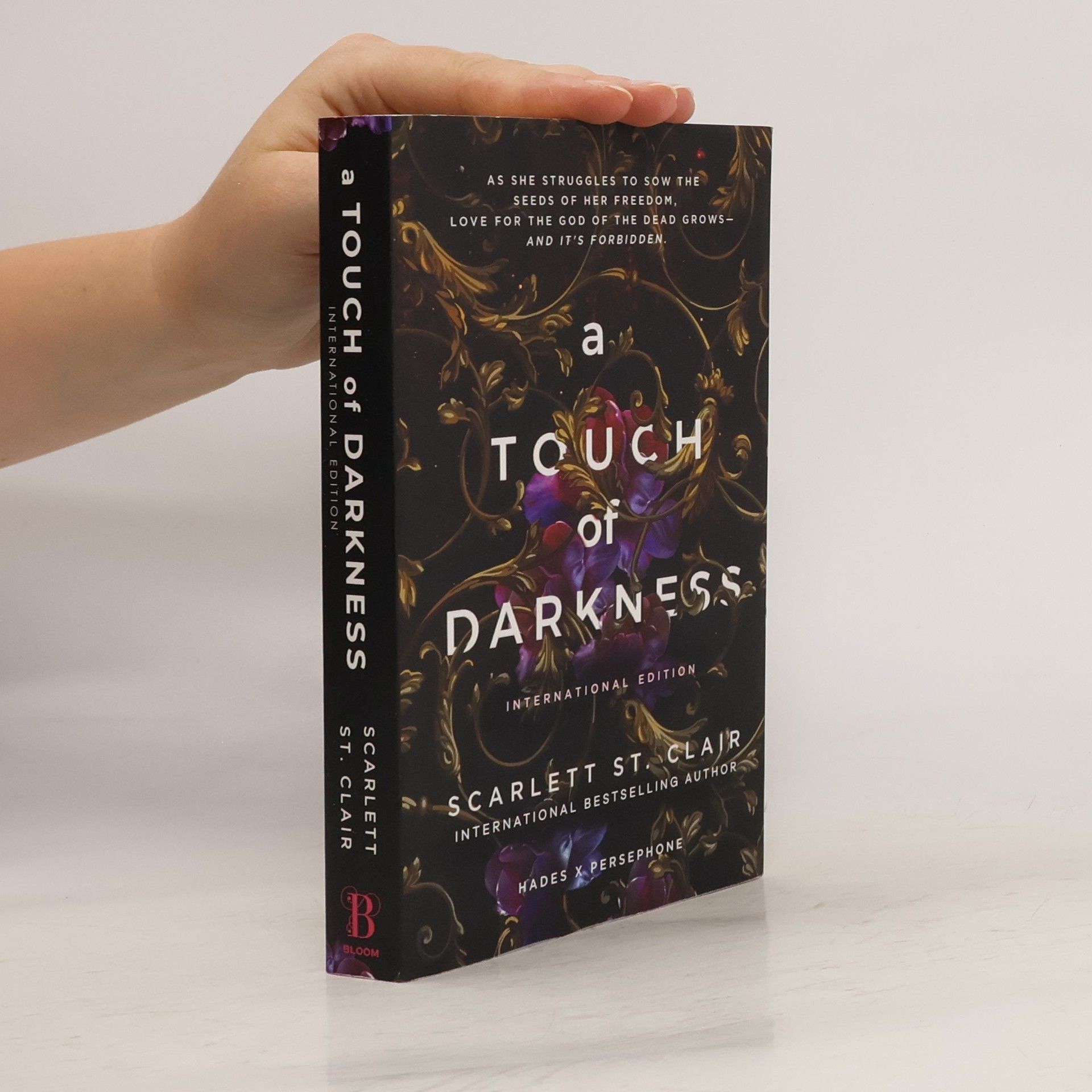 Scarlett St. Clair A Touch of Darkness