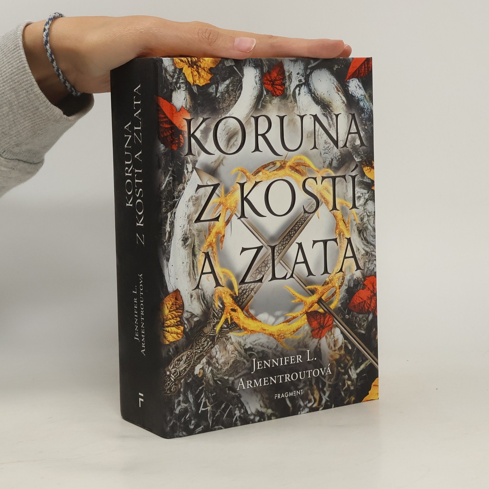 Jennifer L. Armentrout Koruna z kostí a zlata