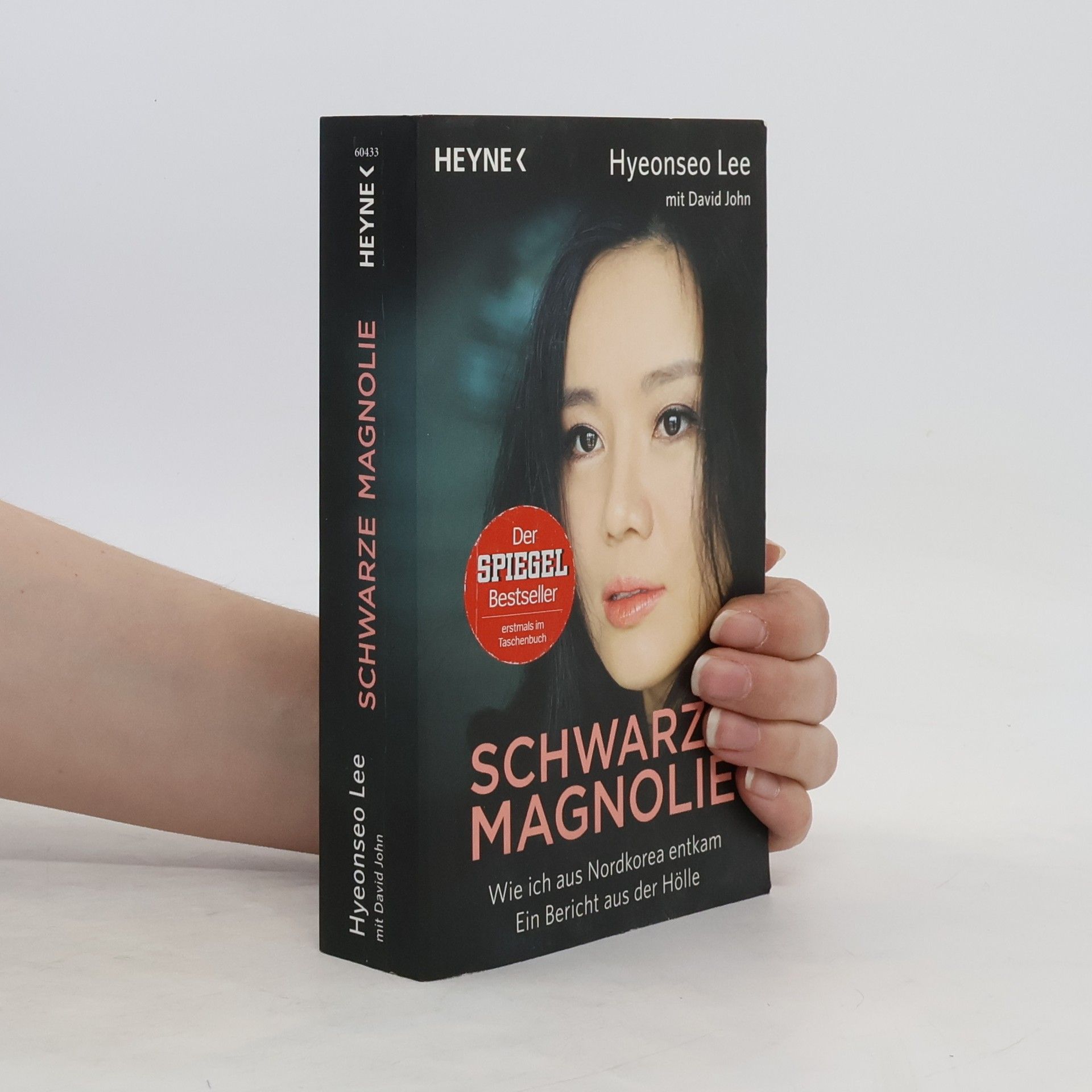 Hyeonseo Lee Schwarze Magnolie