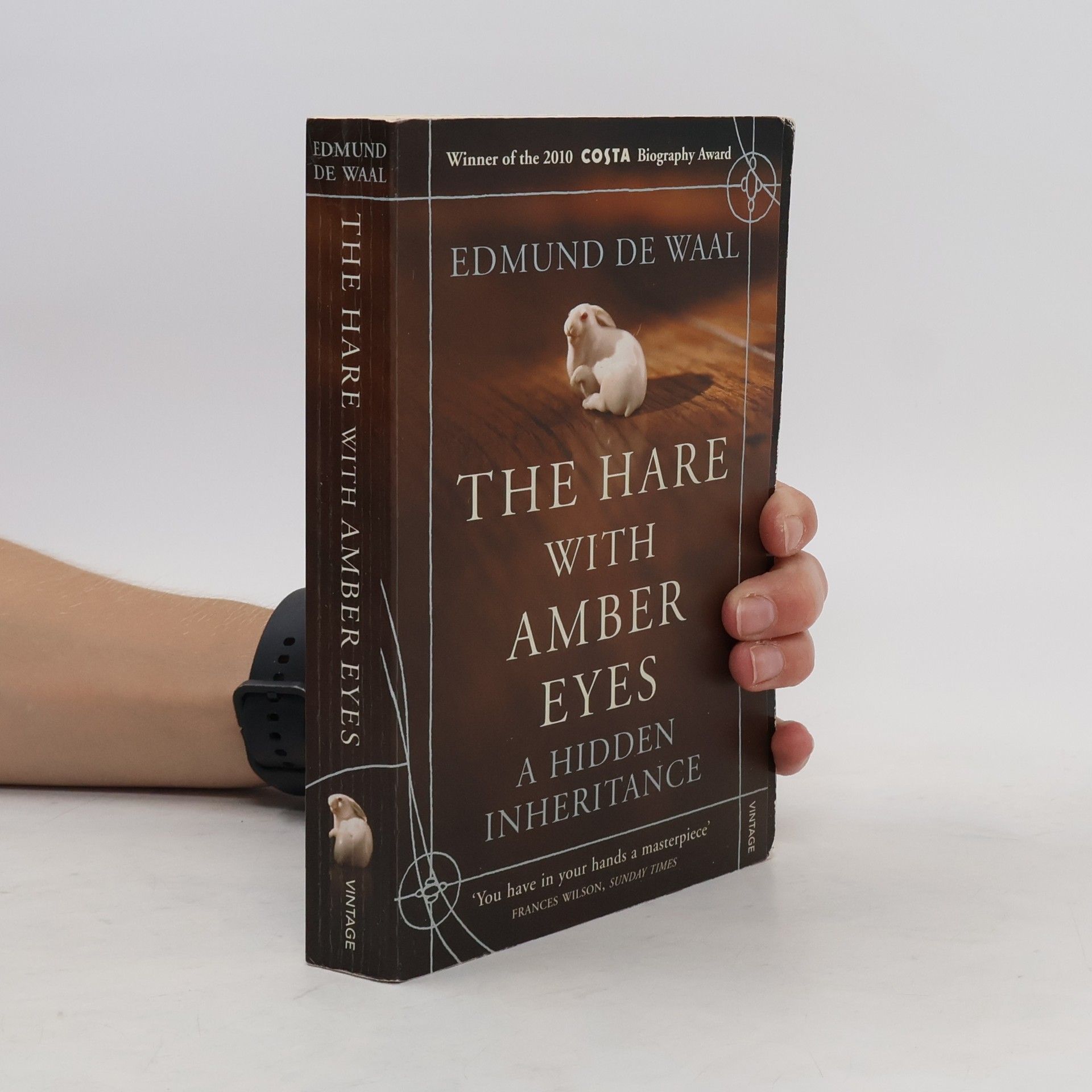 Edmund de Waal The hare with amber eyes. A hidden inheritance
