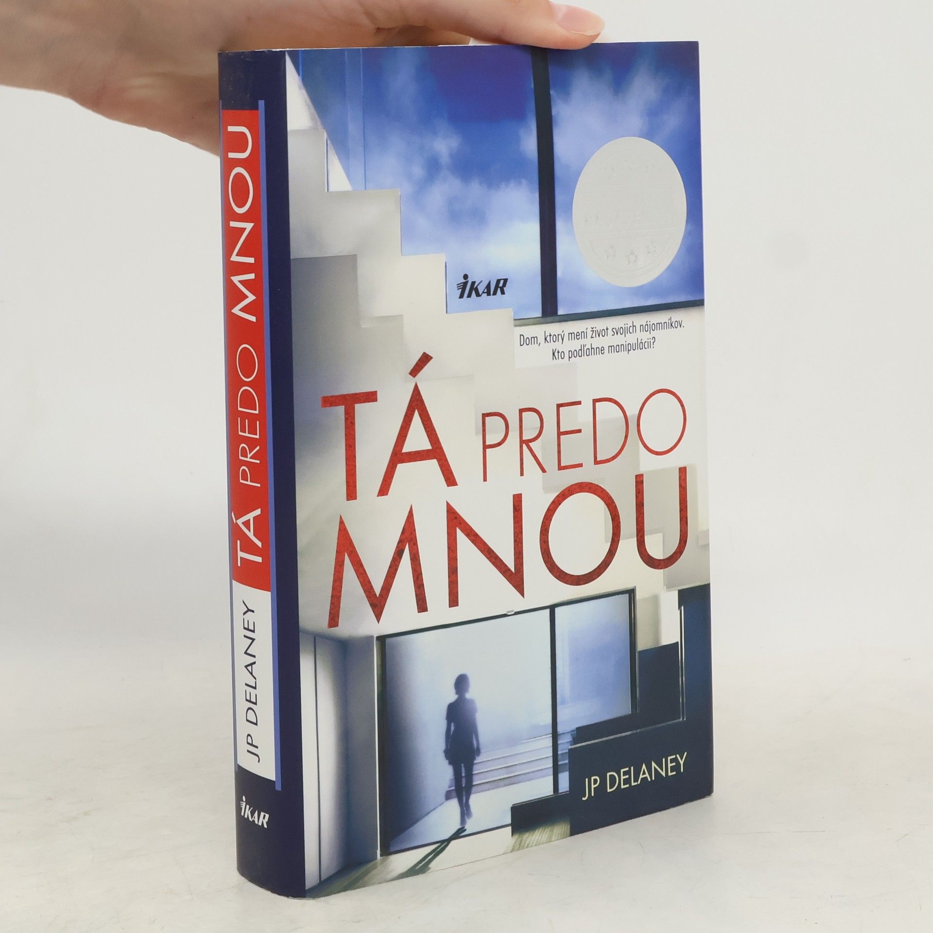 J. P. Delaney Tá predo mnou