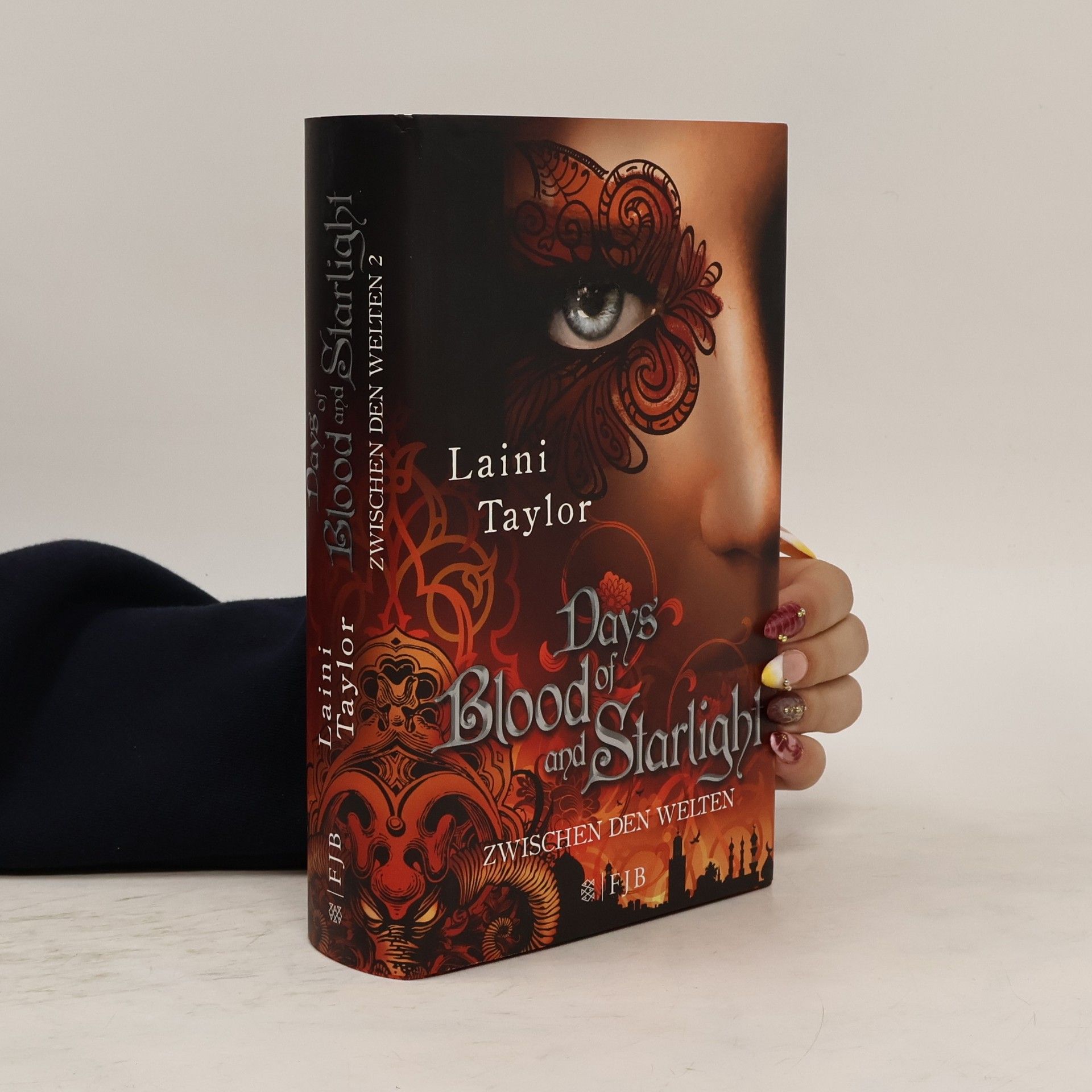 Laini Taylor Zwischen den Welten - Days of Blood and Starlight