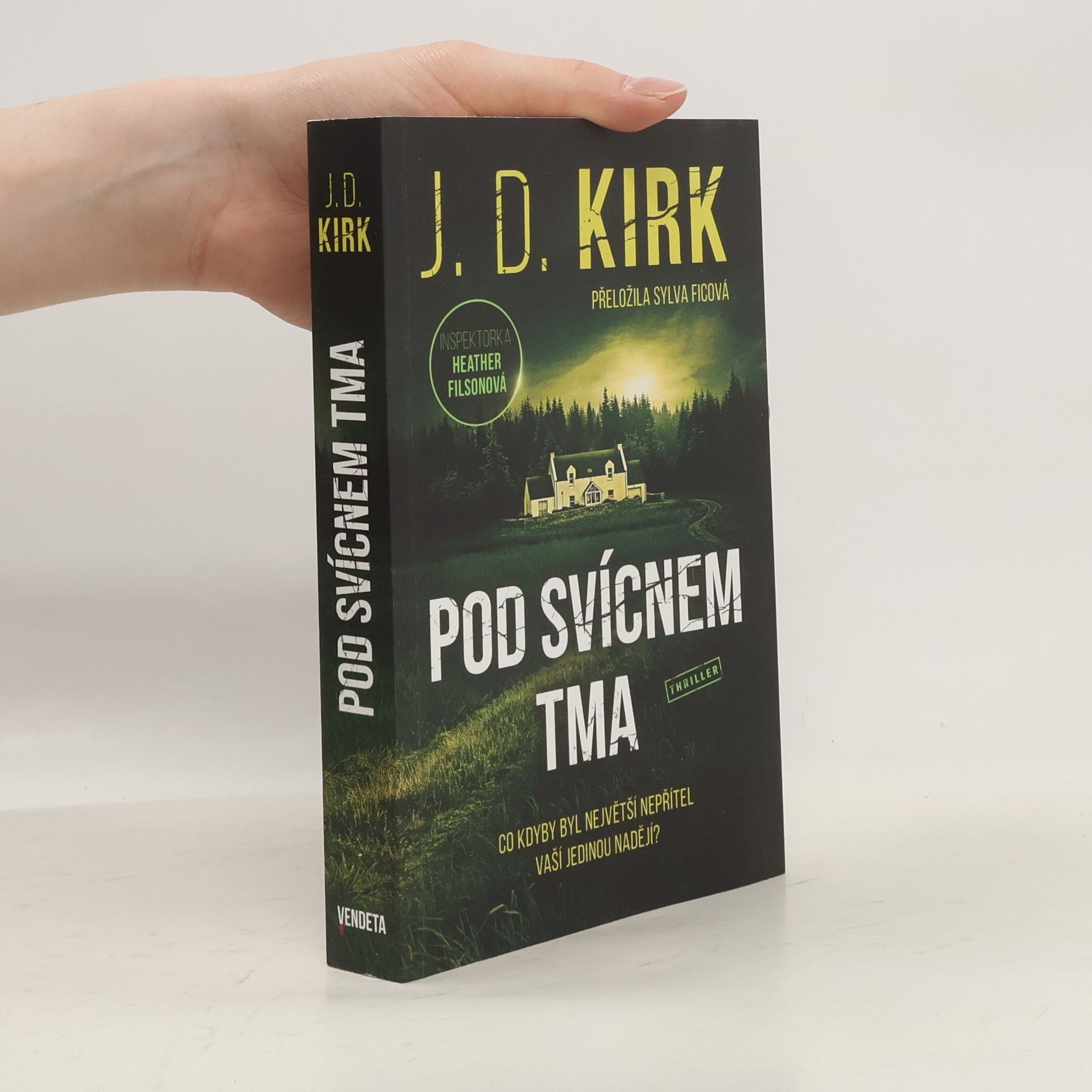 Barry Hutchison Pod svícnem tma