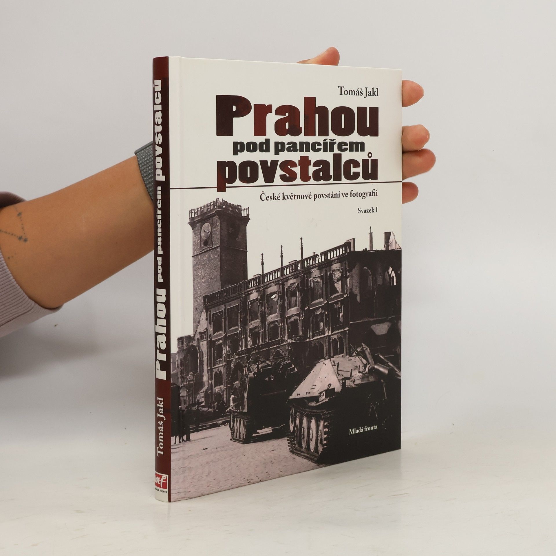 Tomáš Jakl Prahou pod pancířem povstalců