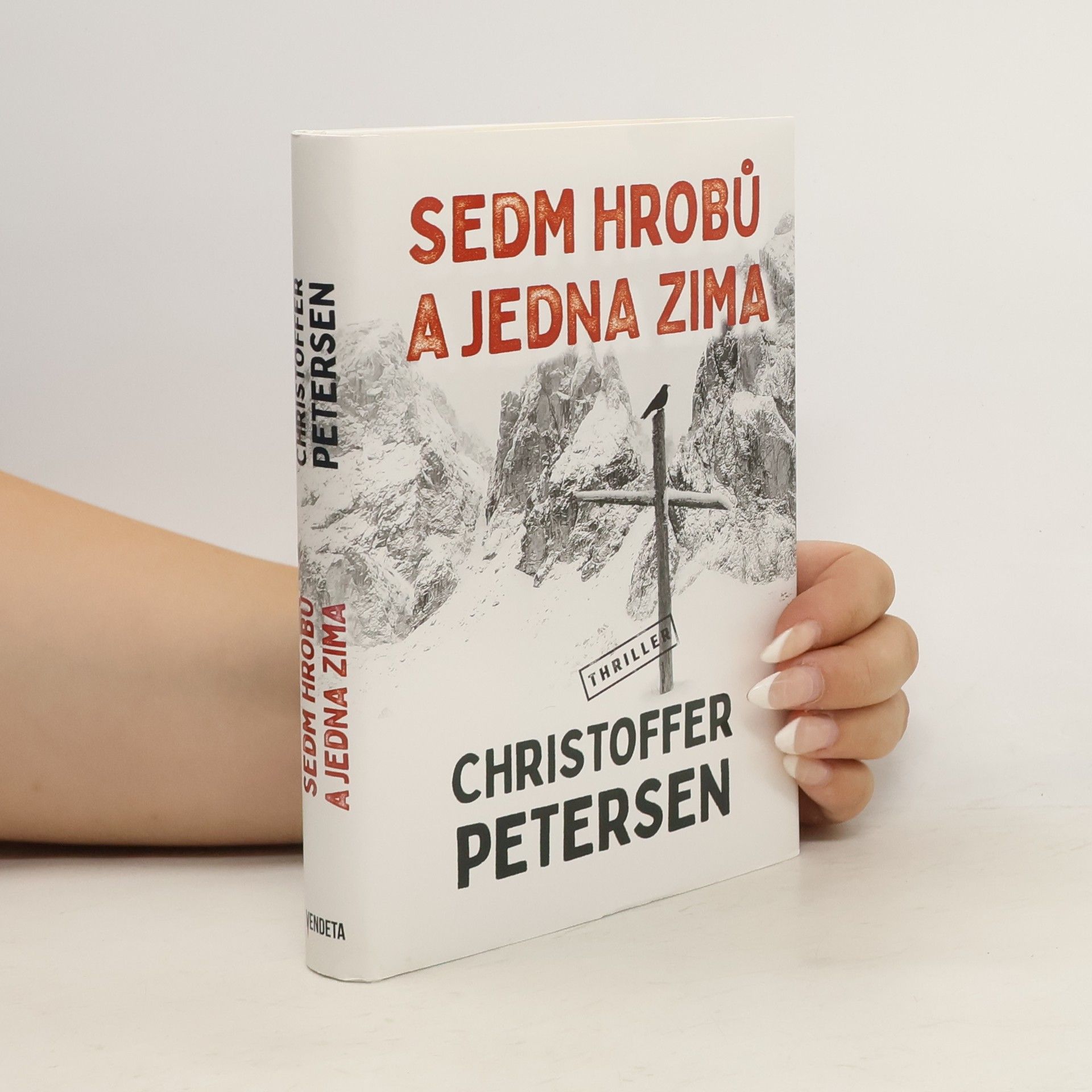 Christoffer Petersen Sedm hrobů a jedna zima