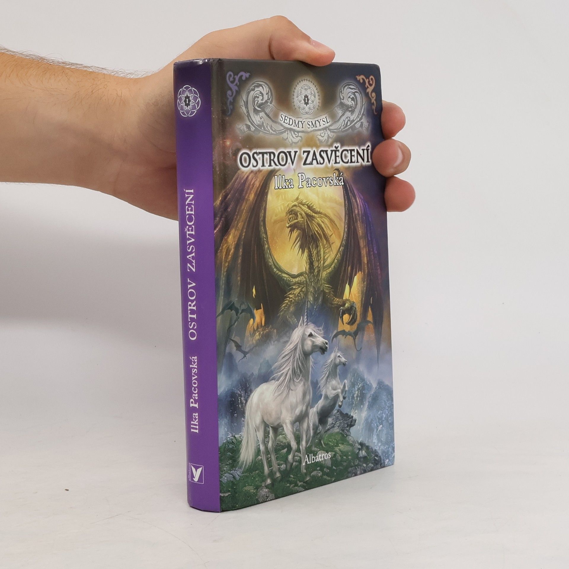 Ilka Pacovská Sedmý smysl 1., Ostrov zasvěcení