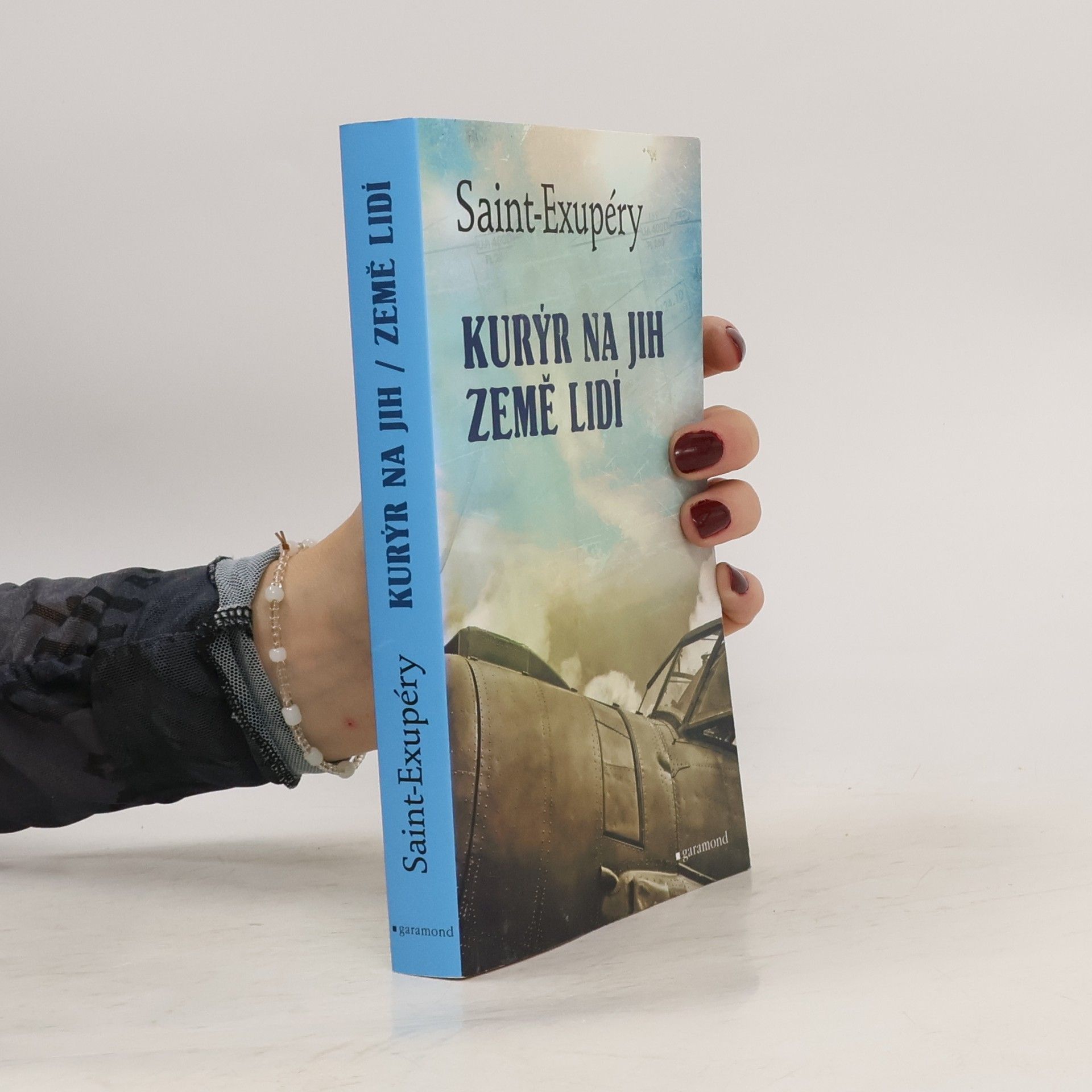 Antoine de Saint-Exupéry Kurýr na jih / Země lidí