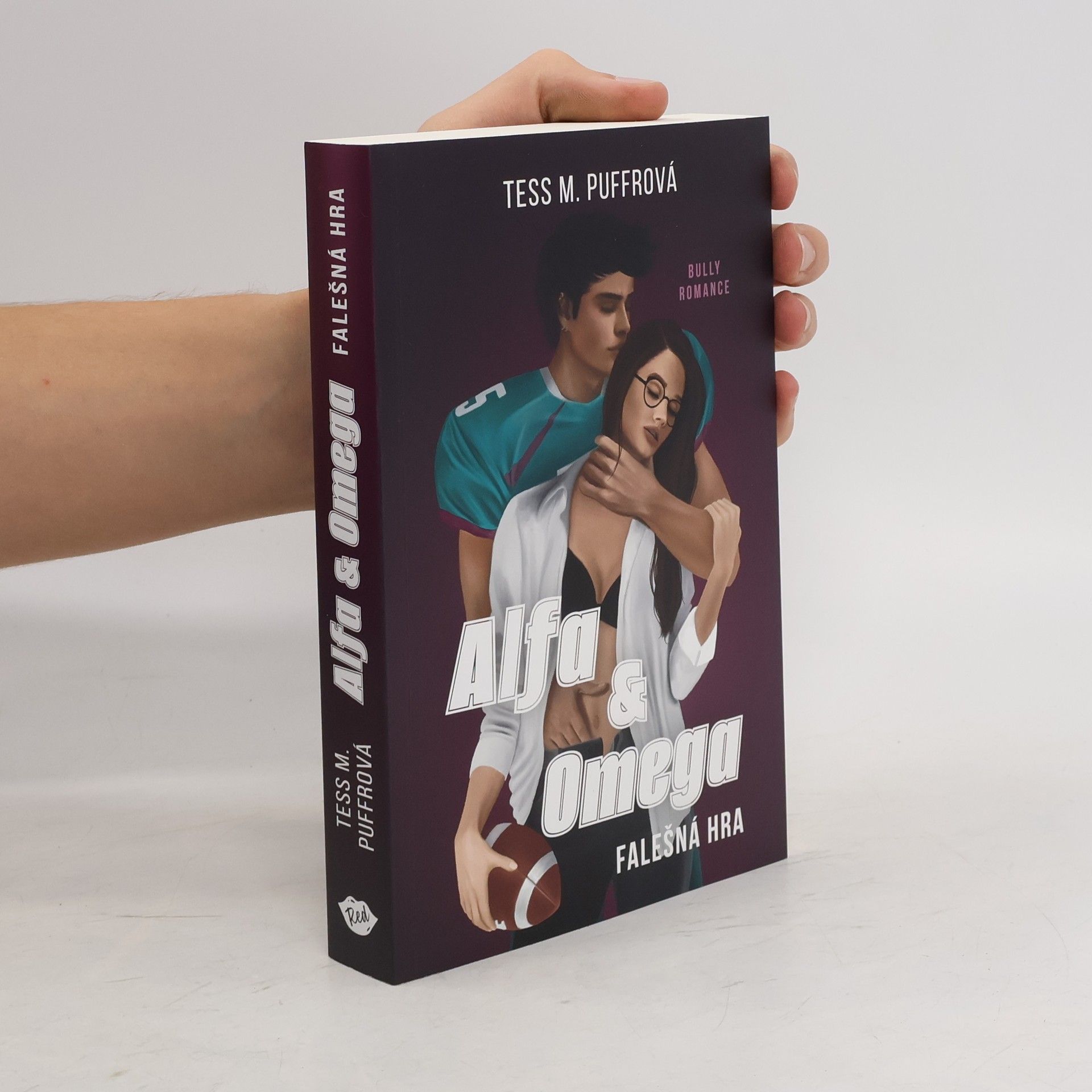 Tess M. Puffrová Alfa & Omega. Falešná hra