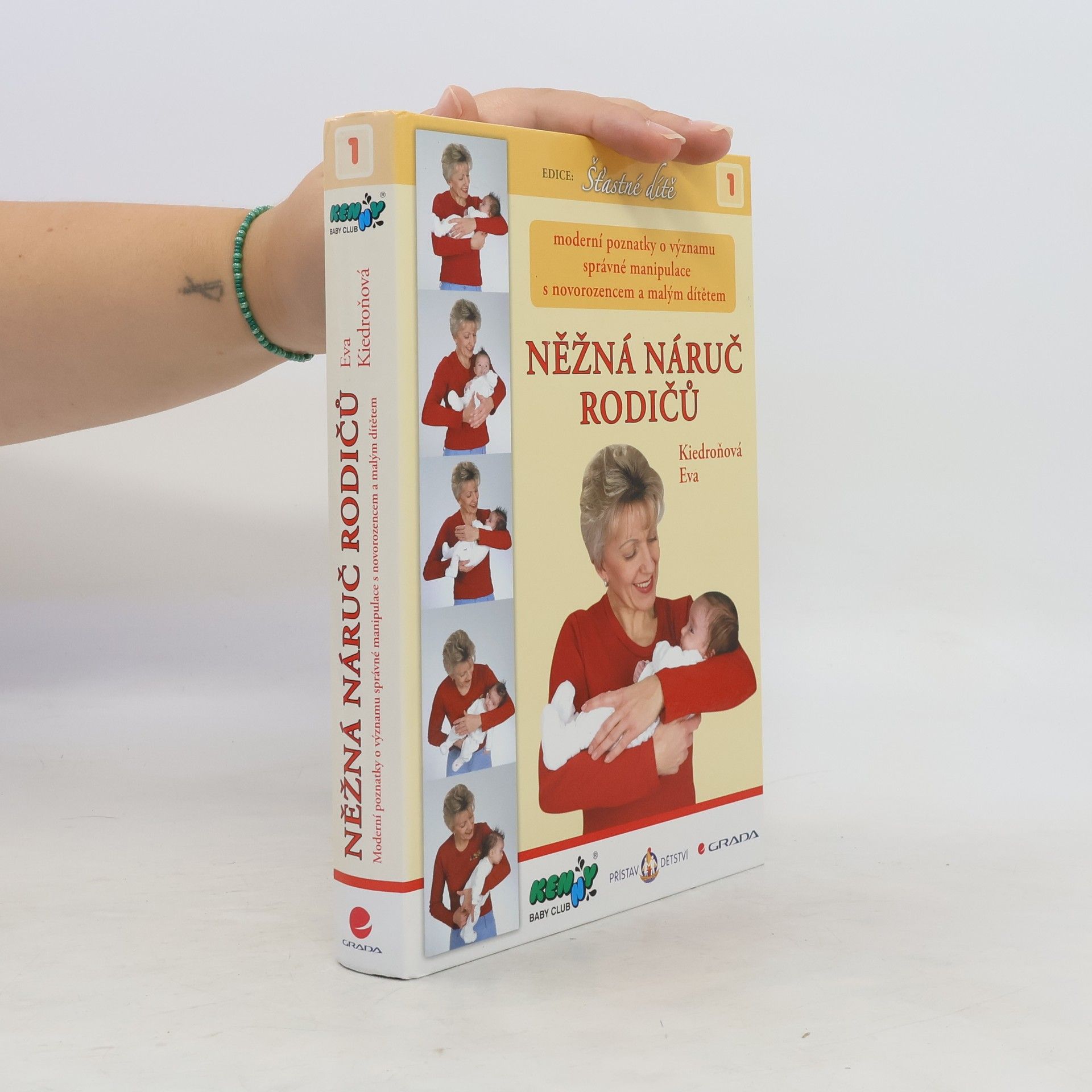 Něžná náruč rodičů