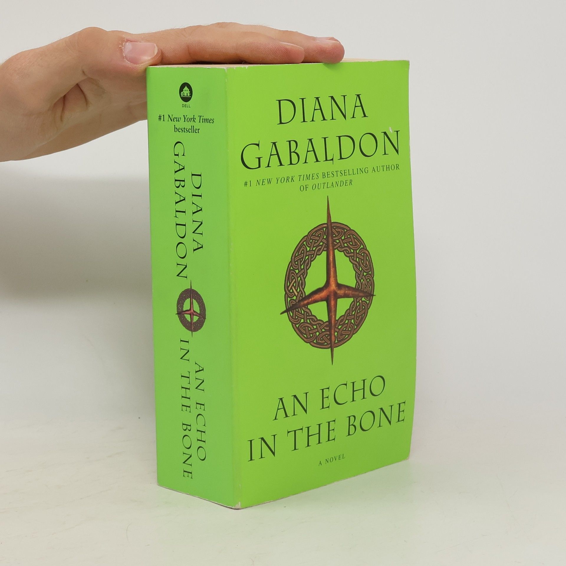 Diana Gabaldon An echo in the bone : a novel