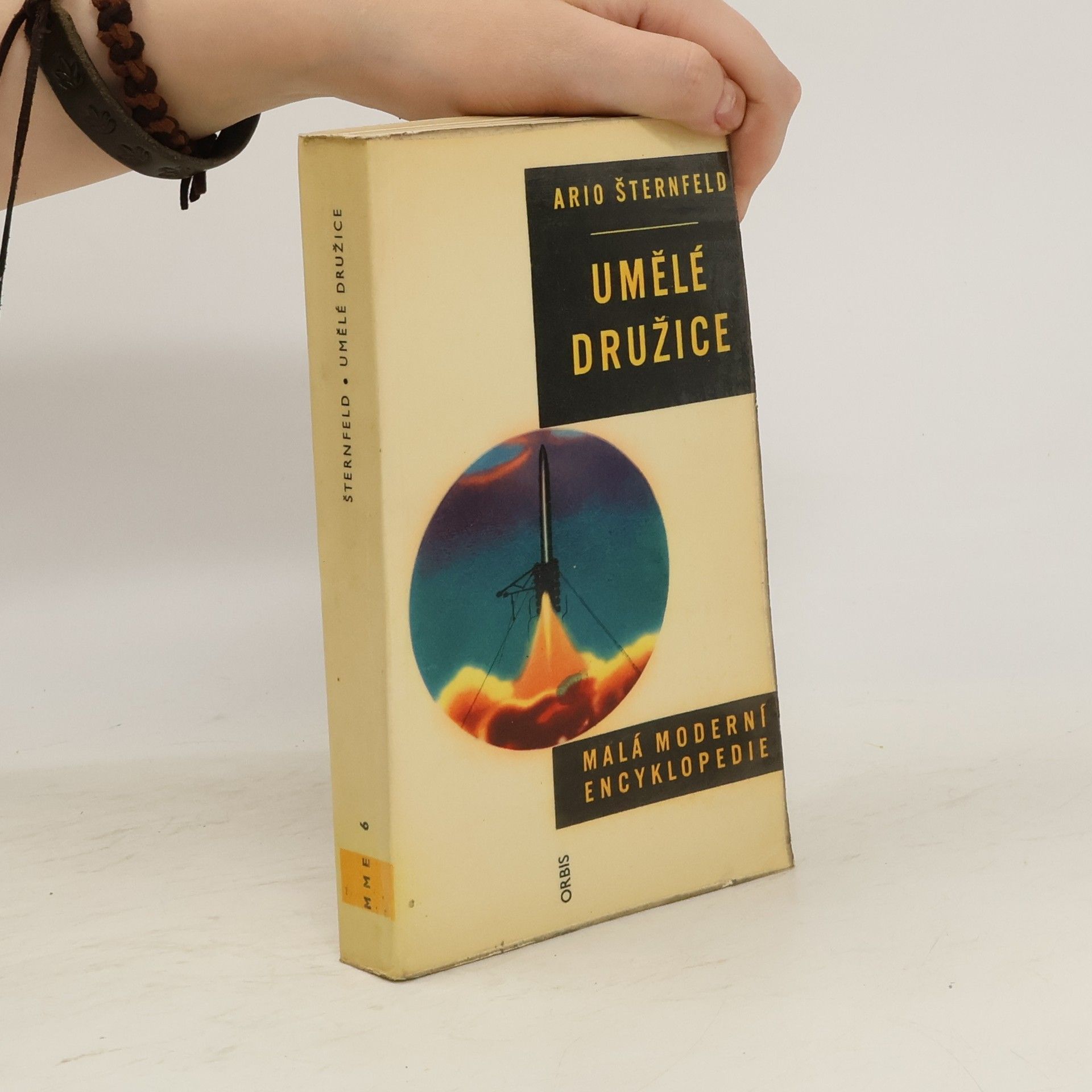 Ario Šternfeld Umělé družice