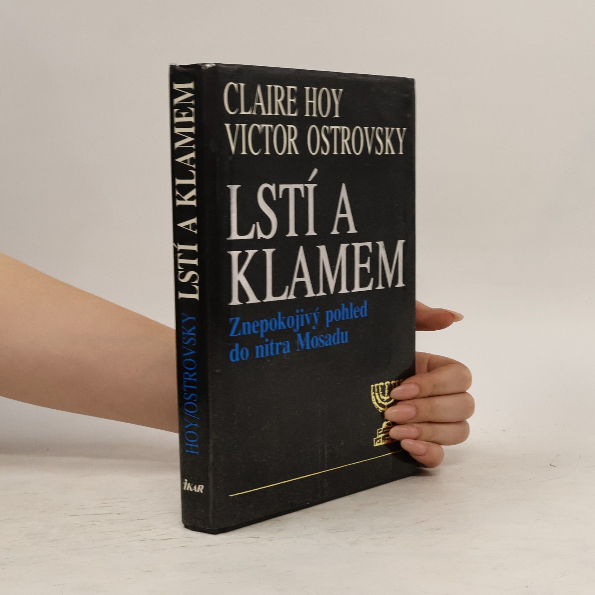 Claire Hoy Lstí a klamem: Znepokojivý pohled do nitra Mosadu