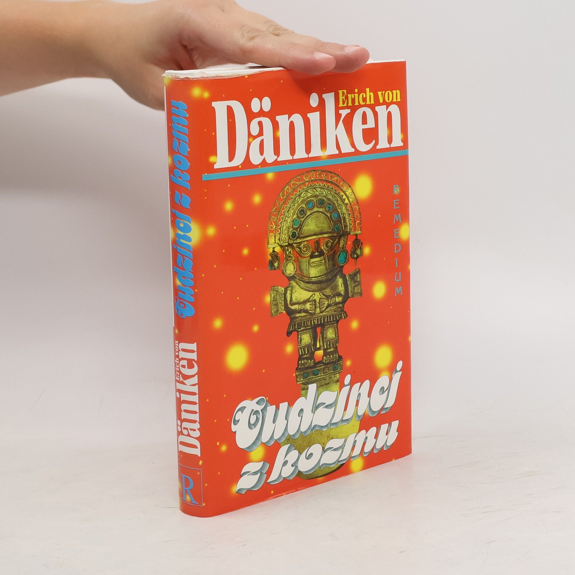 Erich von Däniken Cudzinci z kozmu