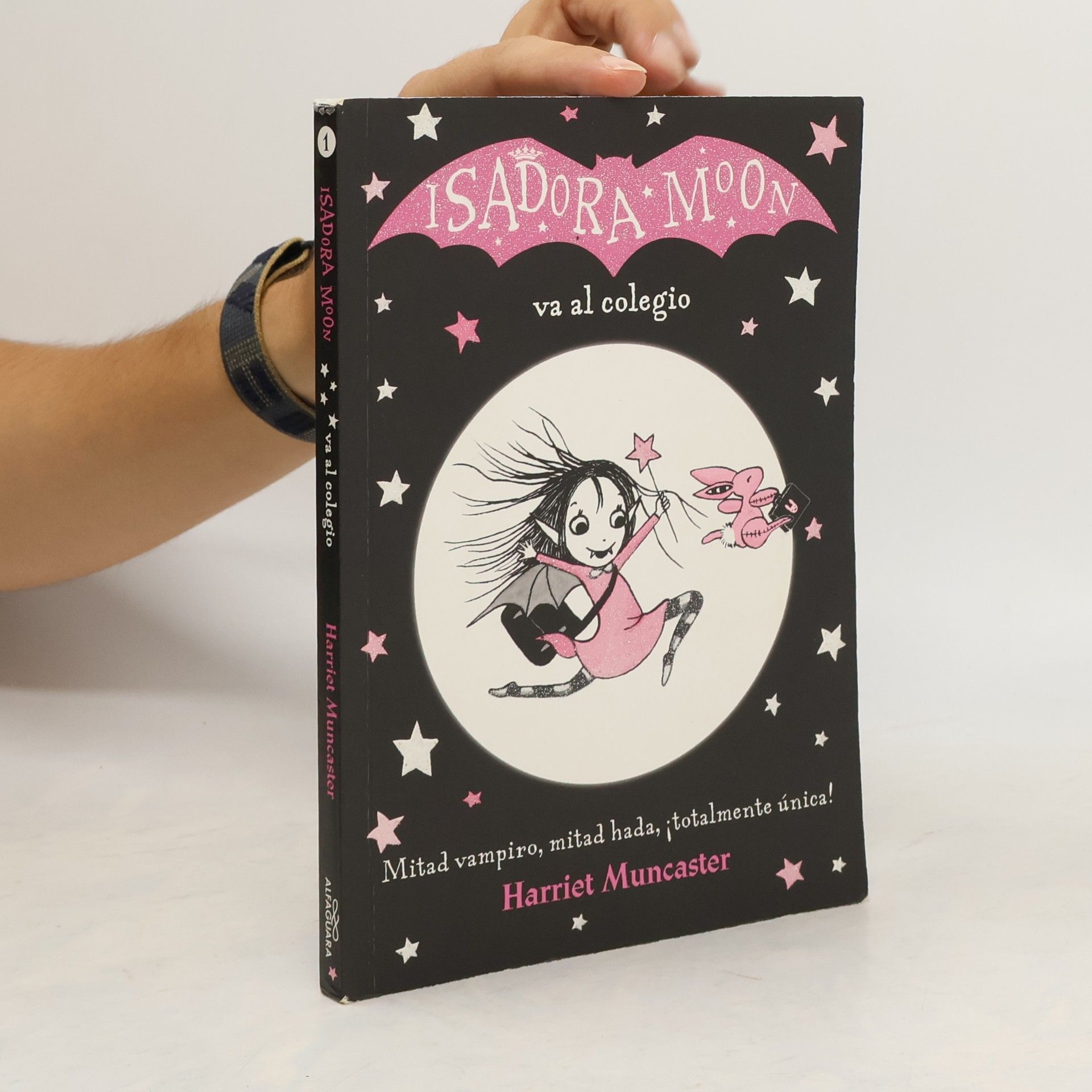 Harriet Muncaster Isadora Moon Goes to School. Book 1