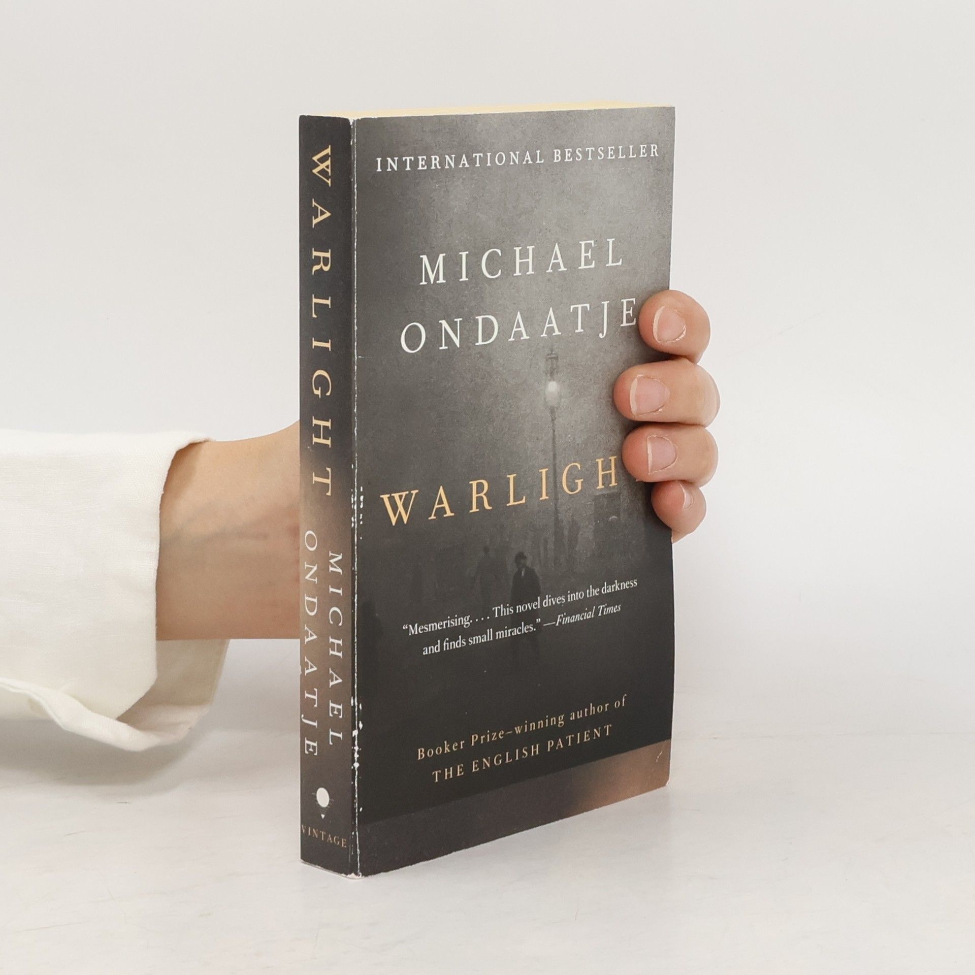 Michael Ondaatje Warlight