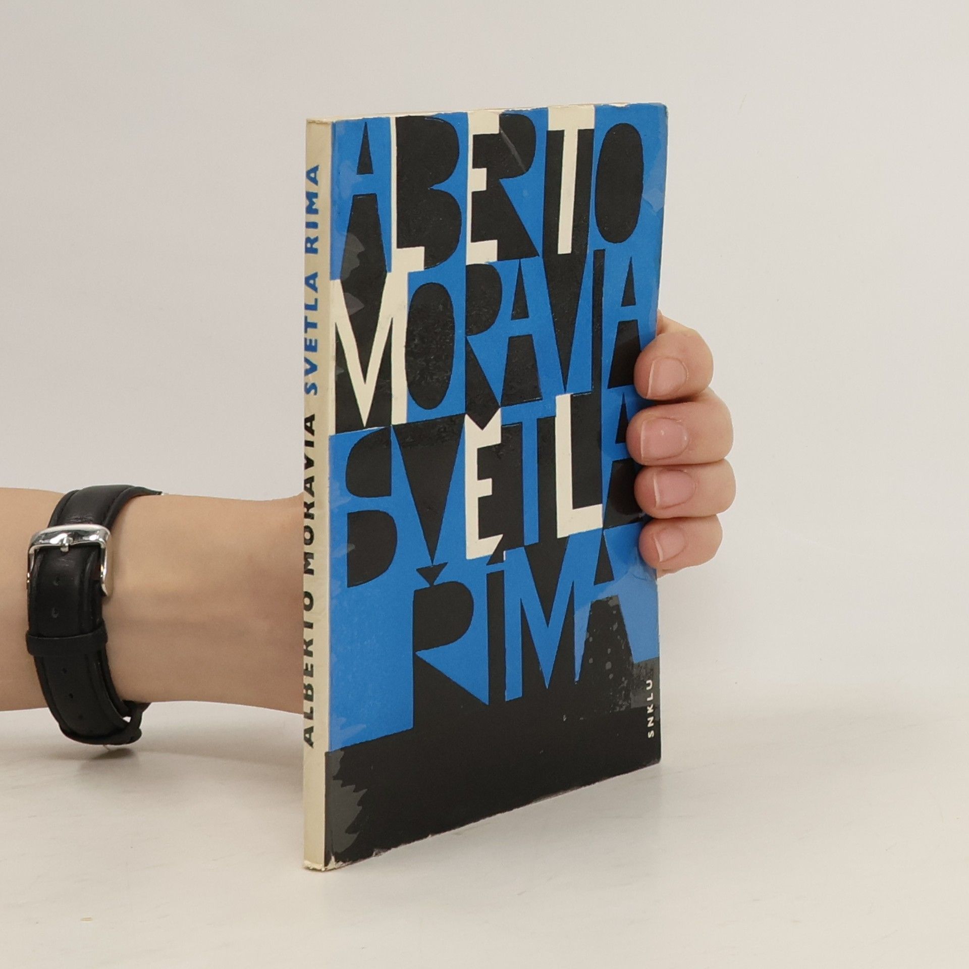 Alberto Moravia Světla Říma