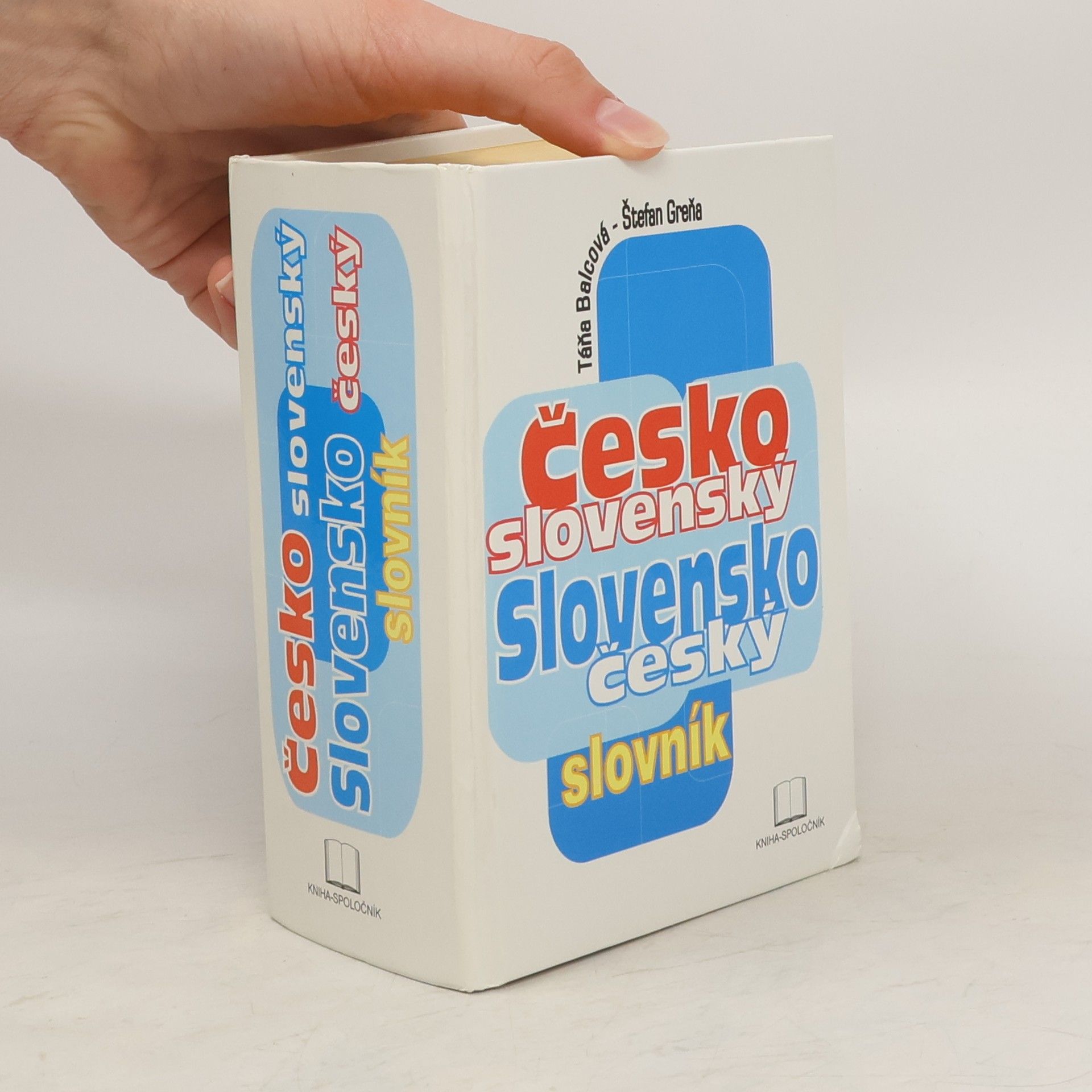 Táňa Balcová Česko-slovenský a slovensko-český slovník.