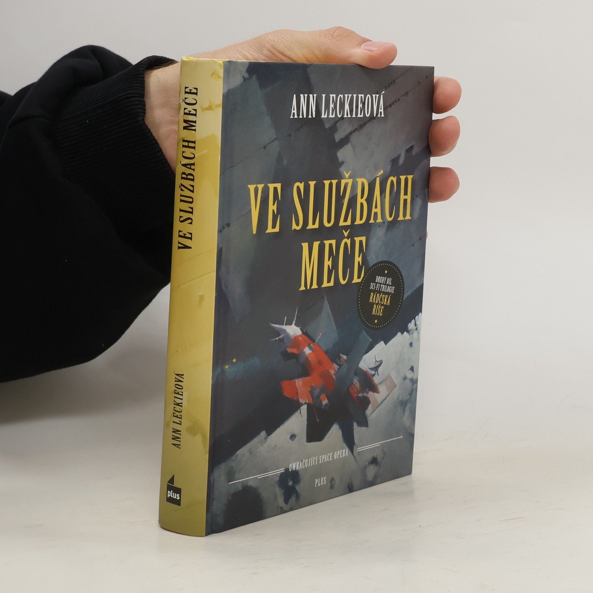 Ann Leckie Ve službách meče