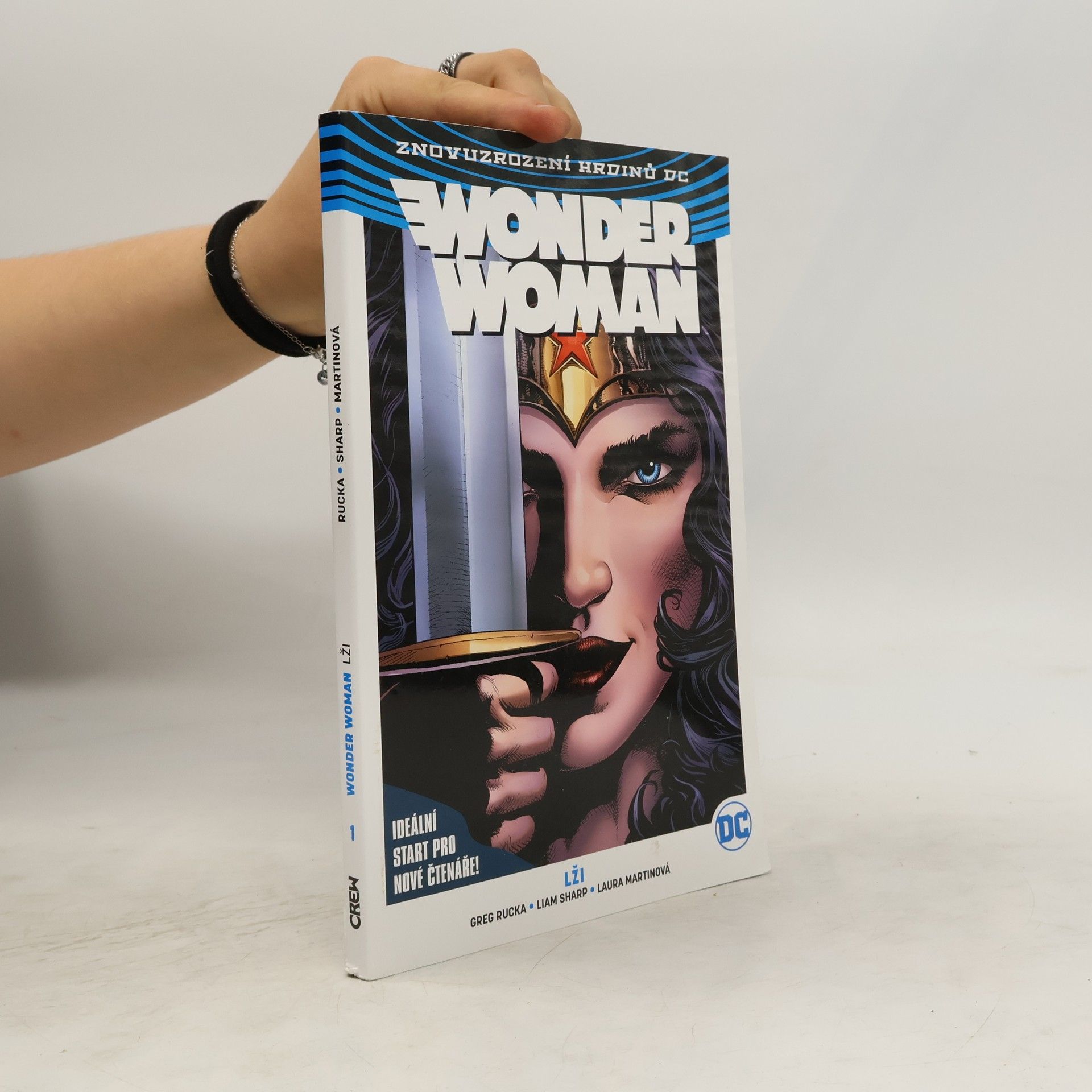 Greg Rucka Wonder Woman. Kniha první, Lži