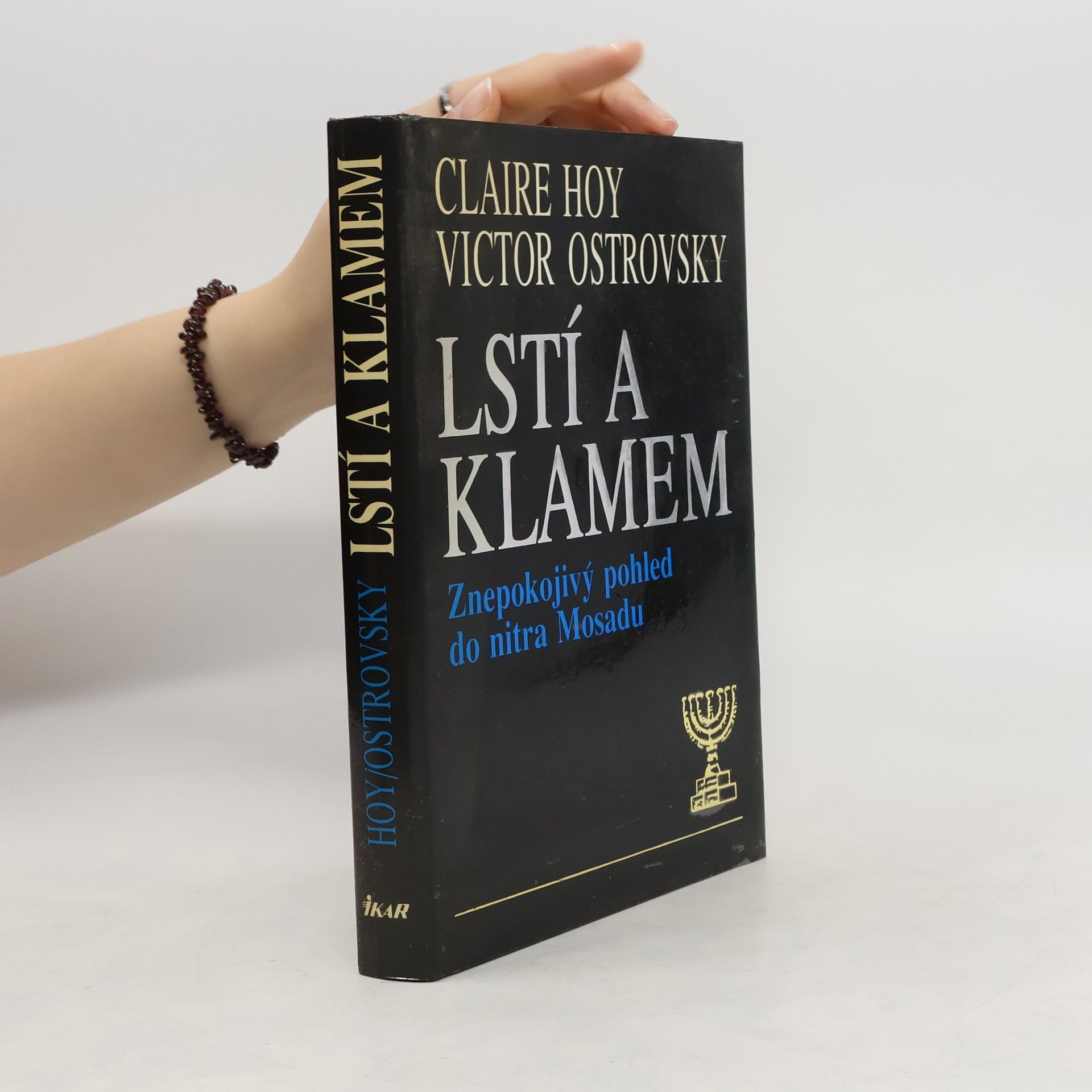 Claire Hoy Lstí a klamem: Znepokojivý pohled do nitra Mosadu