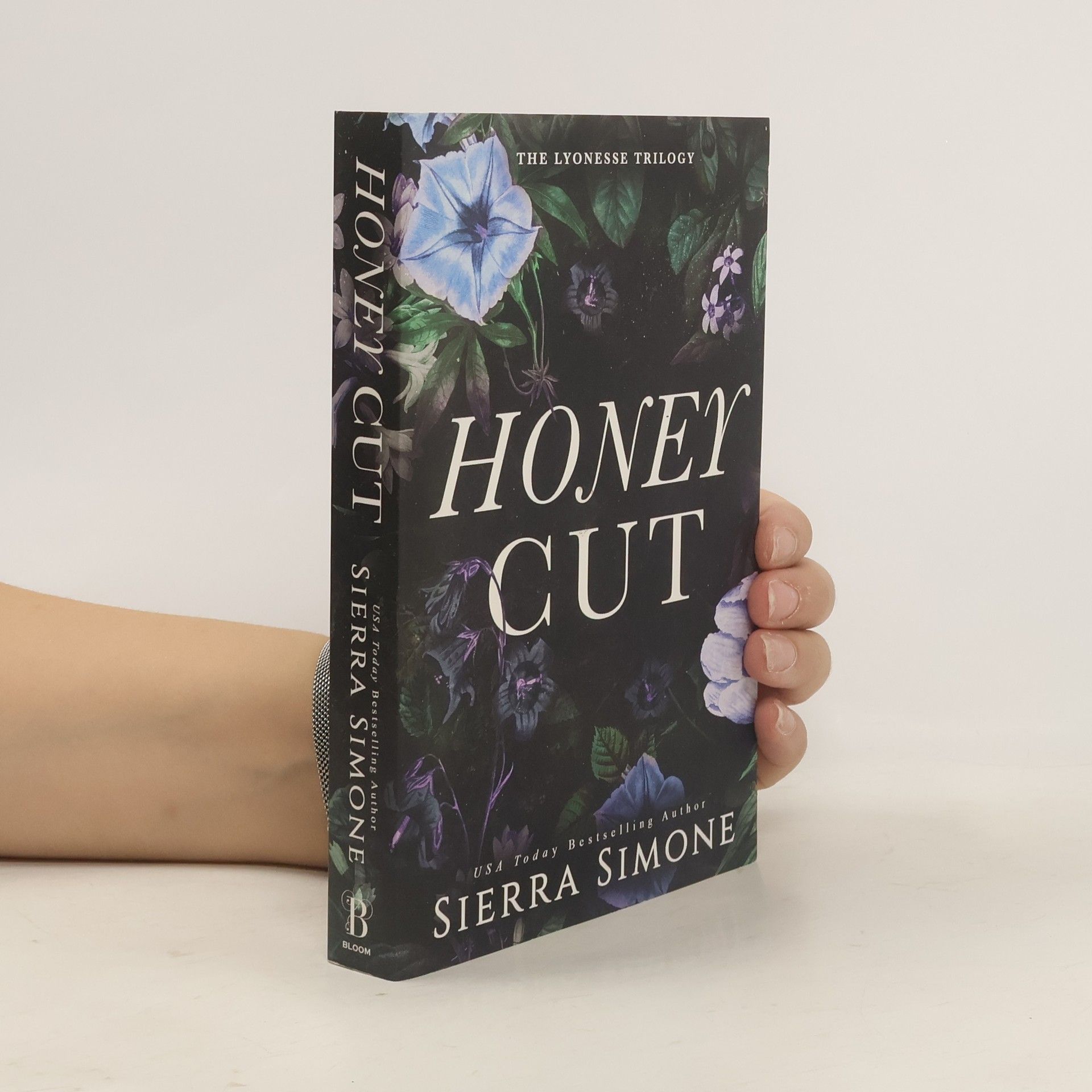 Sierra Simone Honey Cut