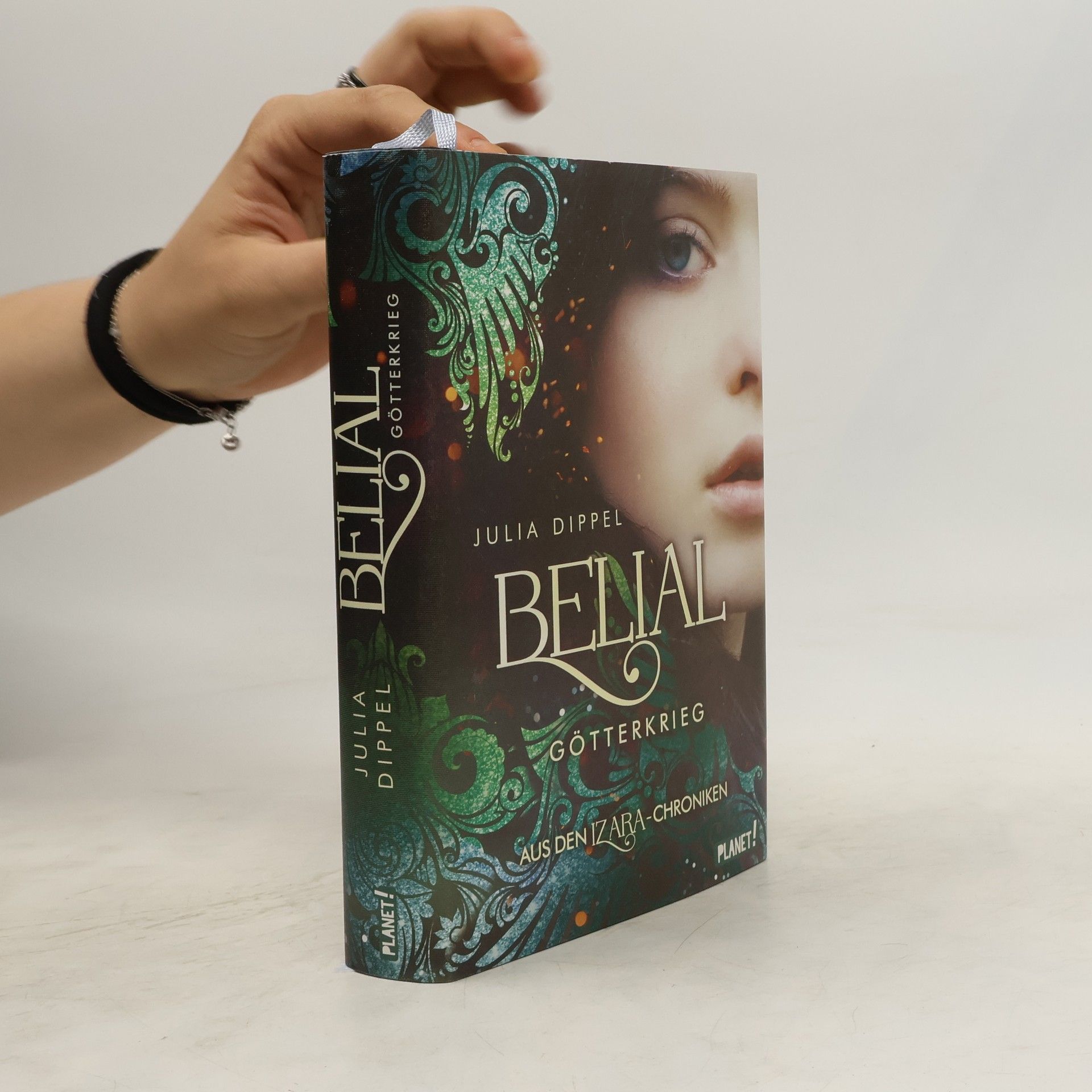 Julia Dippel Belial