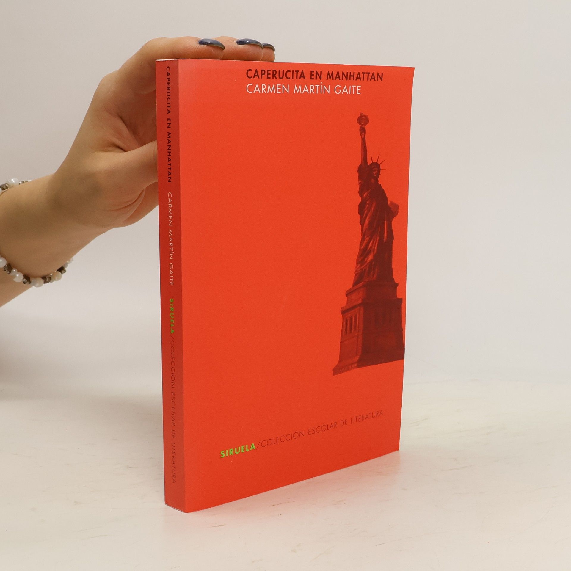 Carmen Martín Gaite Caperucita en Manhattan (Escolar)