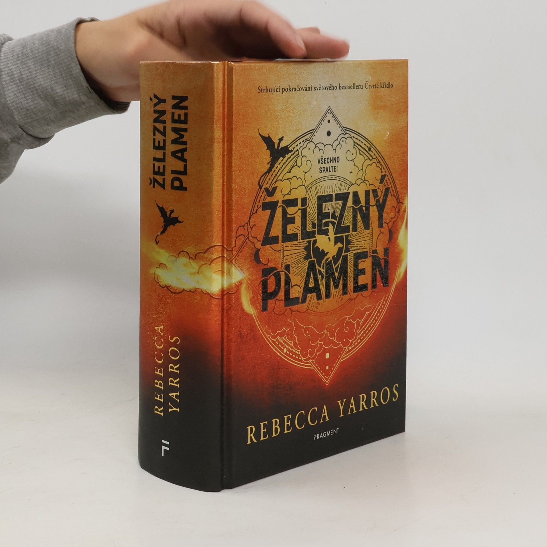 Rebecca Yarros Železný plamen