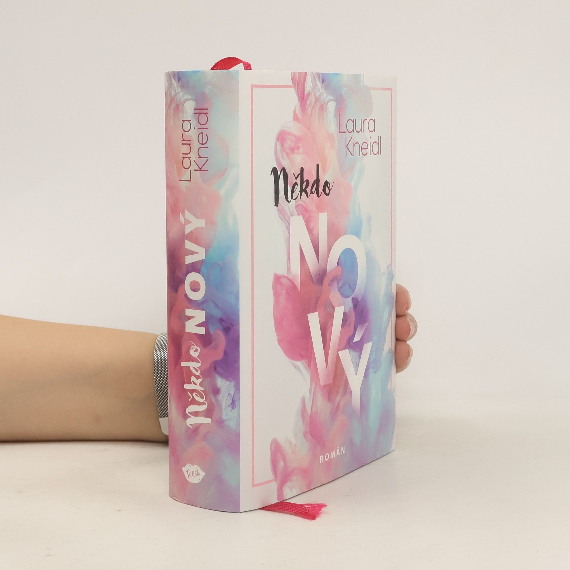 Laura Kneidl Někdo nový