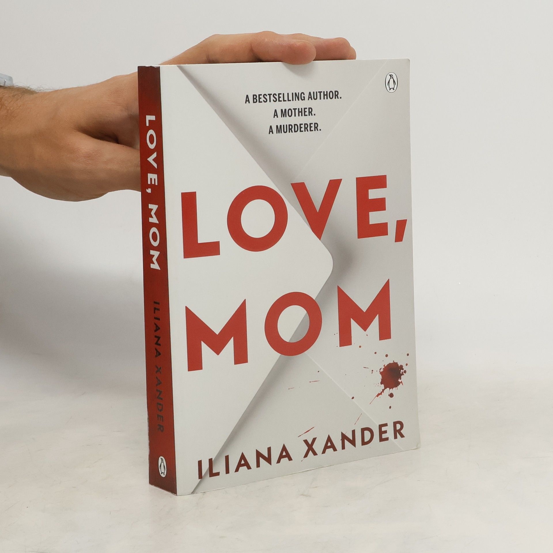 Iliana Xander Love, Mom