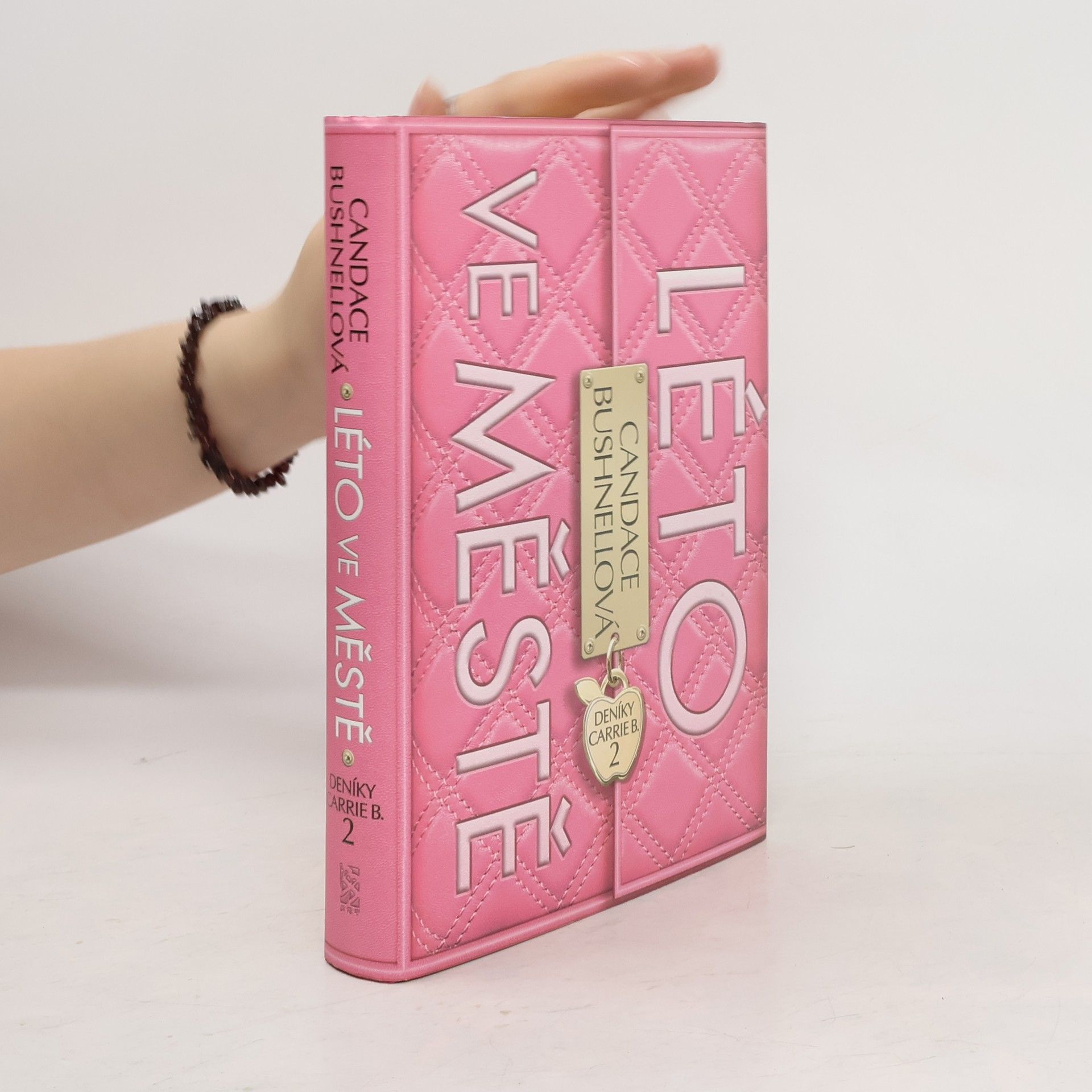 Candace Bushnell Deníky Carrie B. 2, Léto ve městě