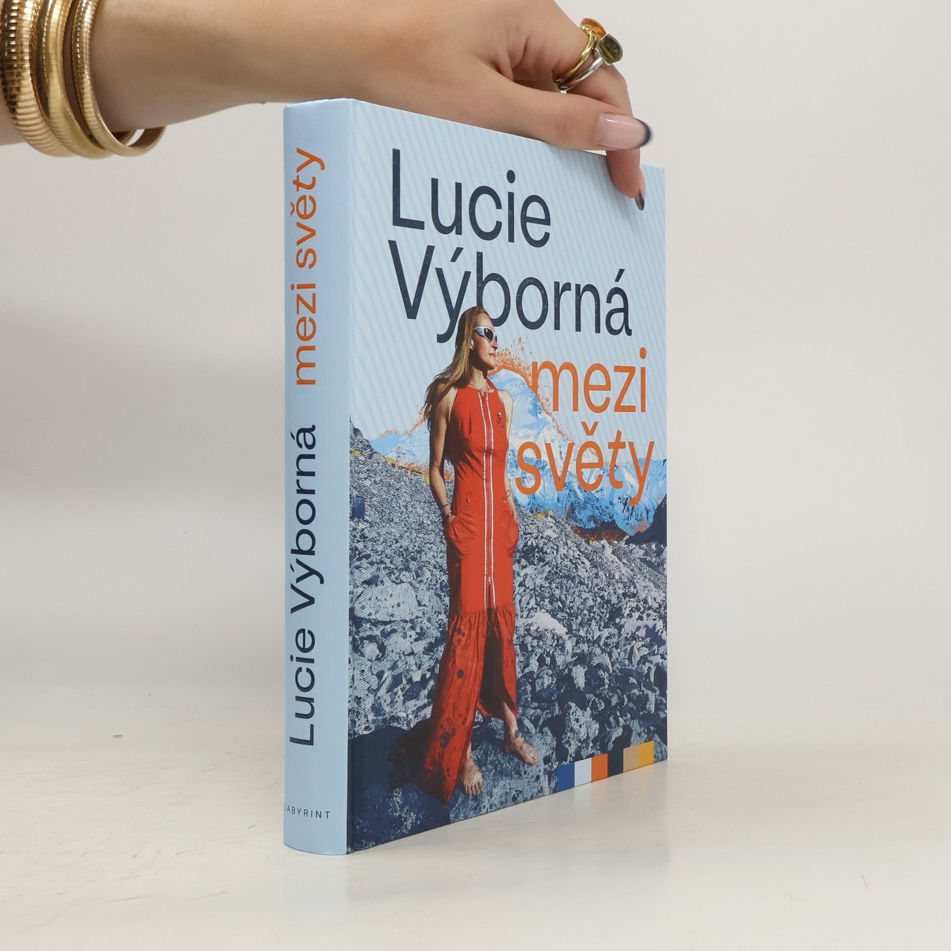 Lucie Výborná Mezi světy
