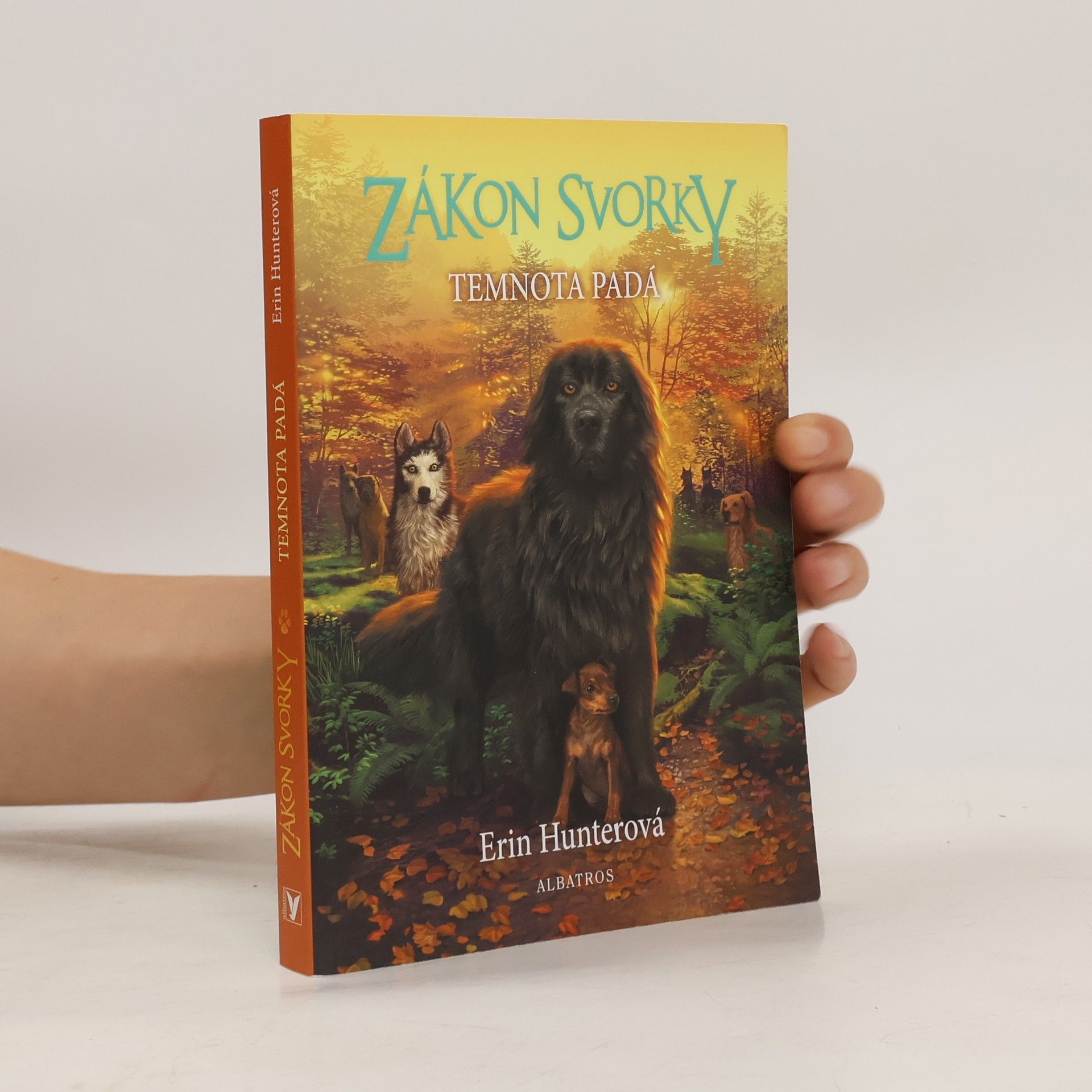 Erin Hunter Zákon svorky 3: Temnota padá
