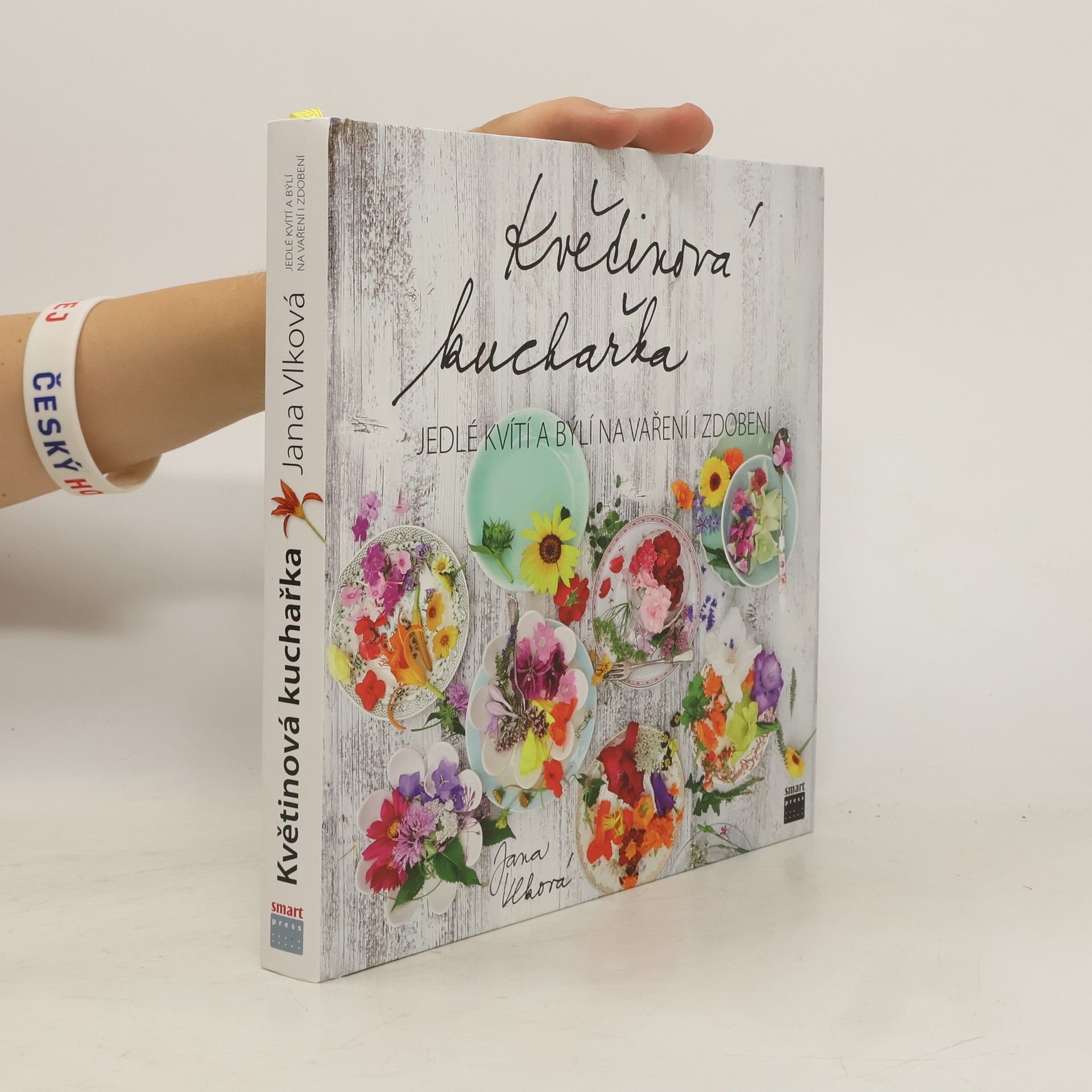 Květinová kuchařka: Jedlé kvítí a býlí na vaření i zdobení