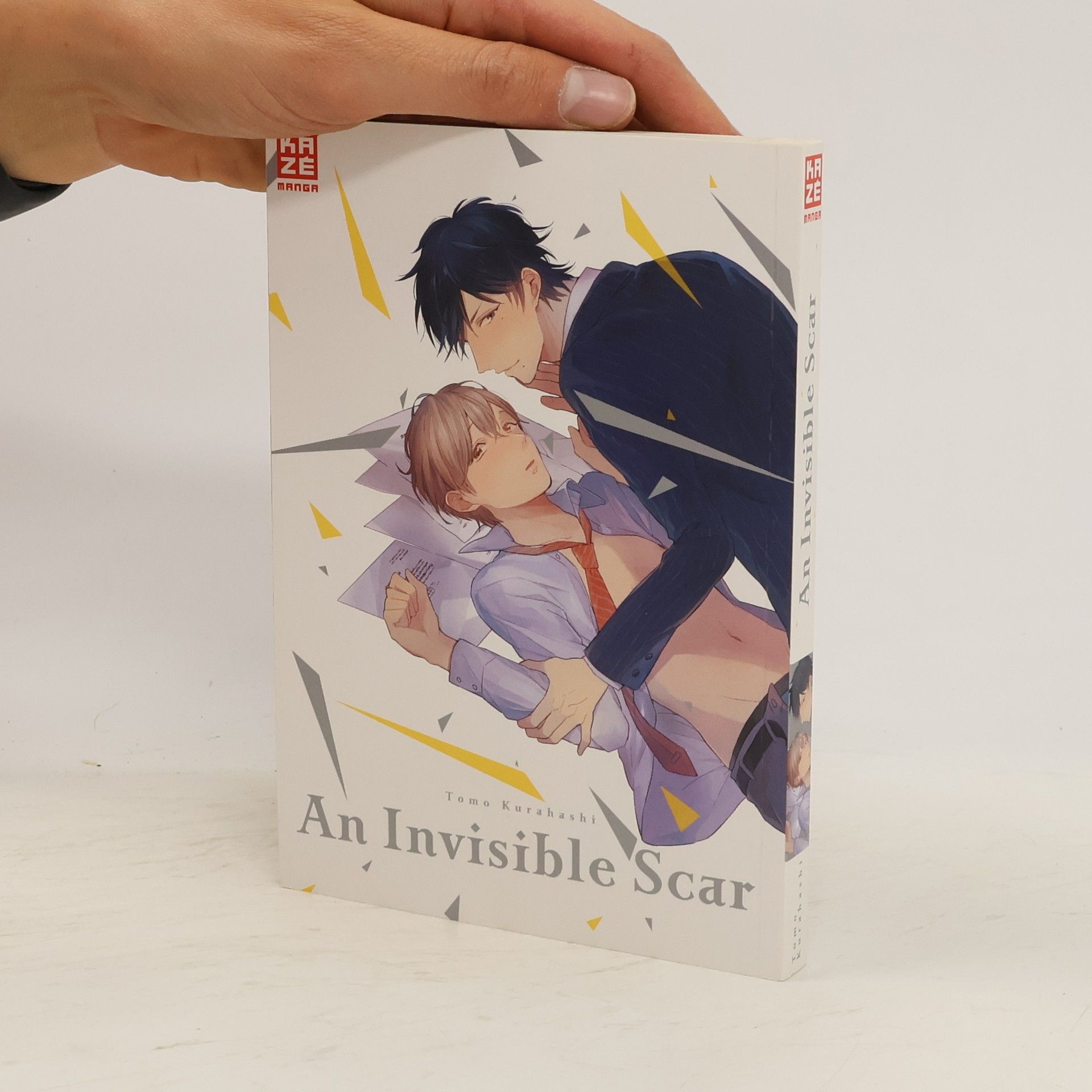 Tomo Kurahashi An invisible scar