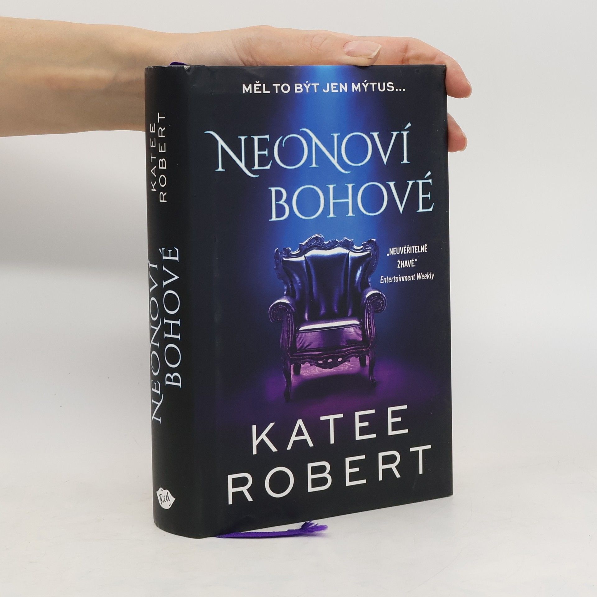 Katee Robert Neonoví bohové