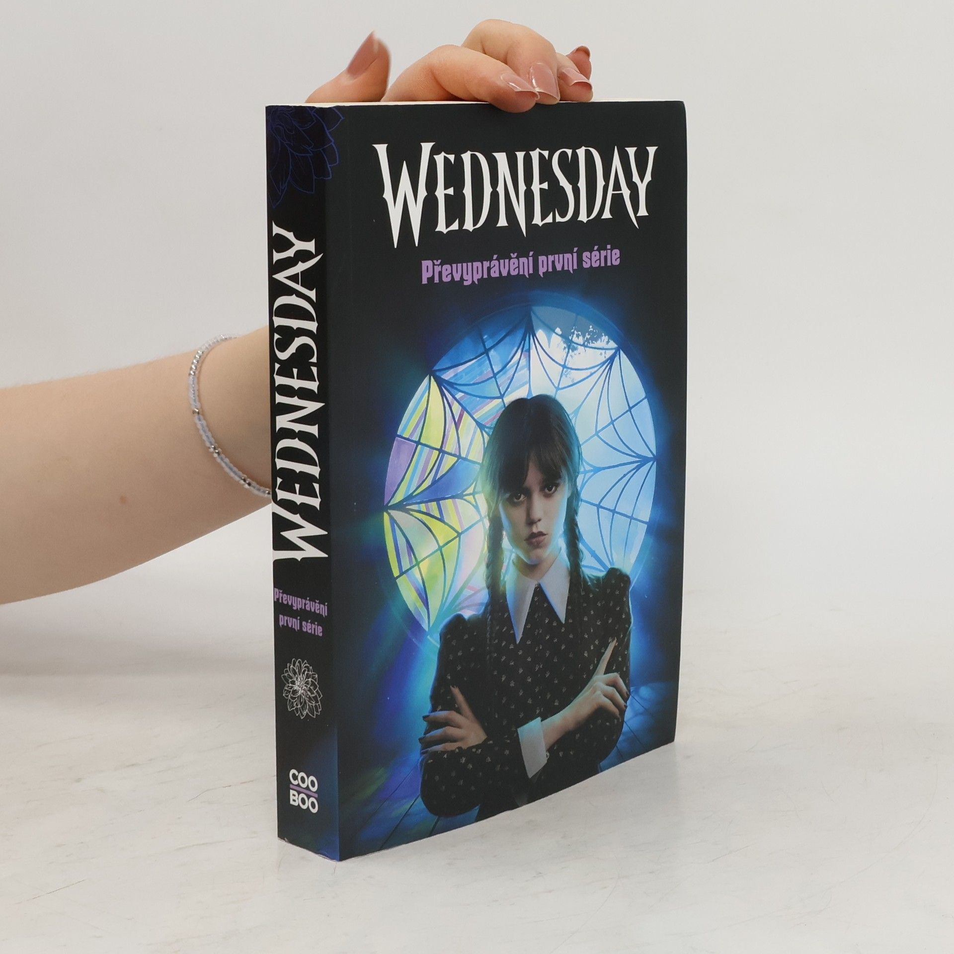 Tehlor Kay Mejia Wednesday: Převyprávění první série