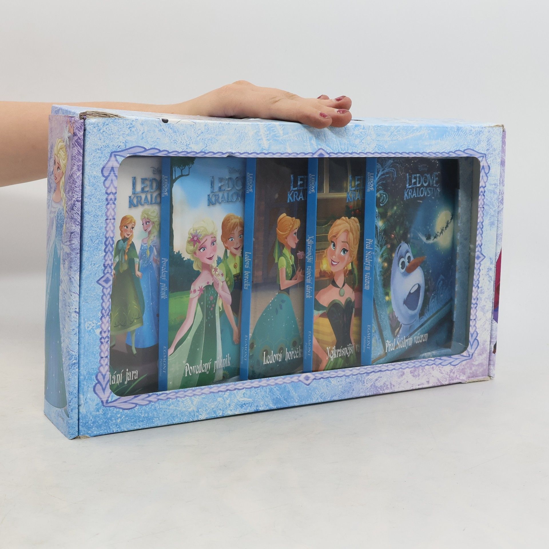 Collectif d'auteurs Ledové království: Kufřík plný příběhů. Vítání jara. Povedený piknik. Ledová horečka. Před Štědrým večerem. Nejkrásnější vánoční dárek