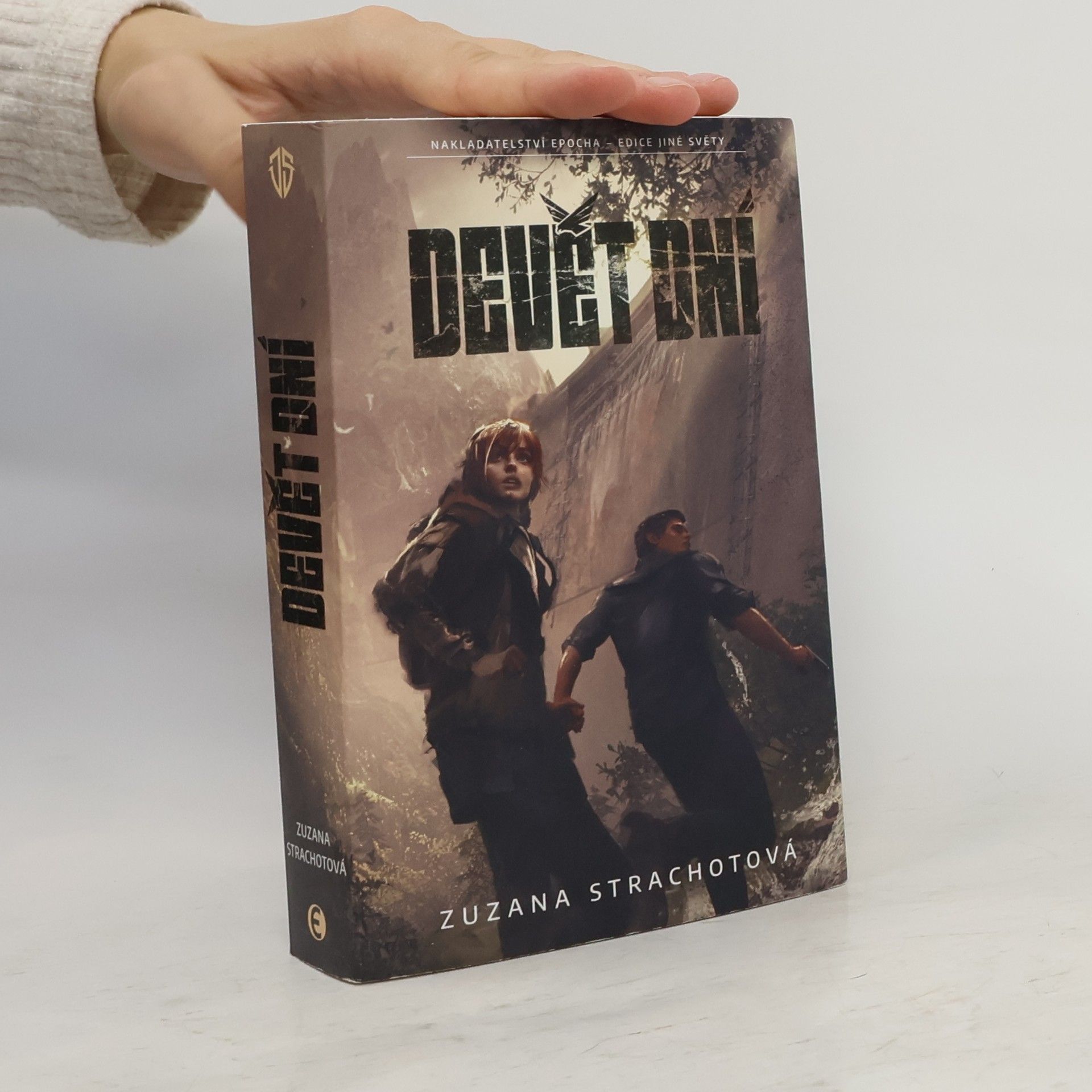Zuzana Strachotová Devět dní