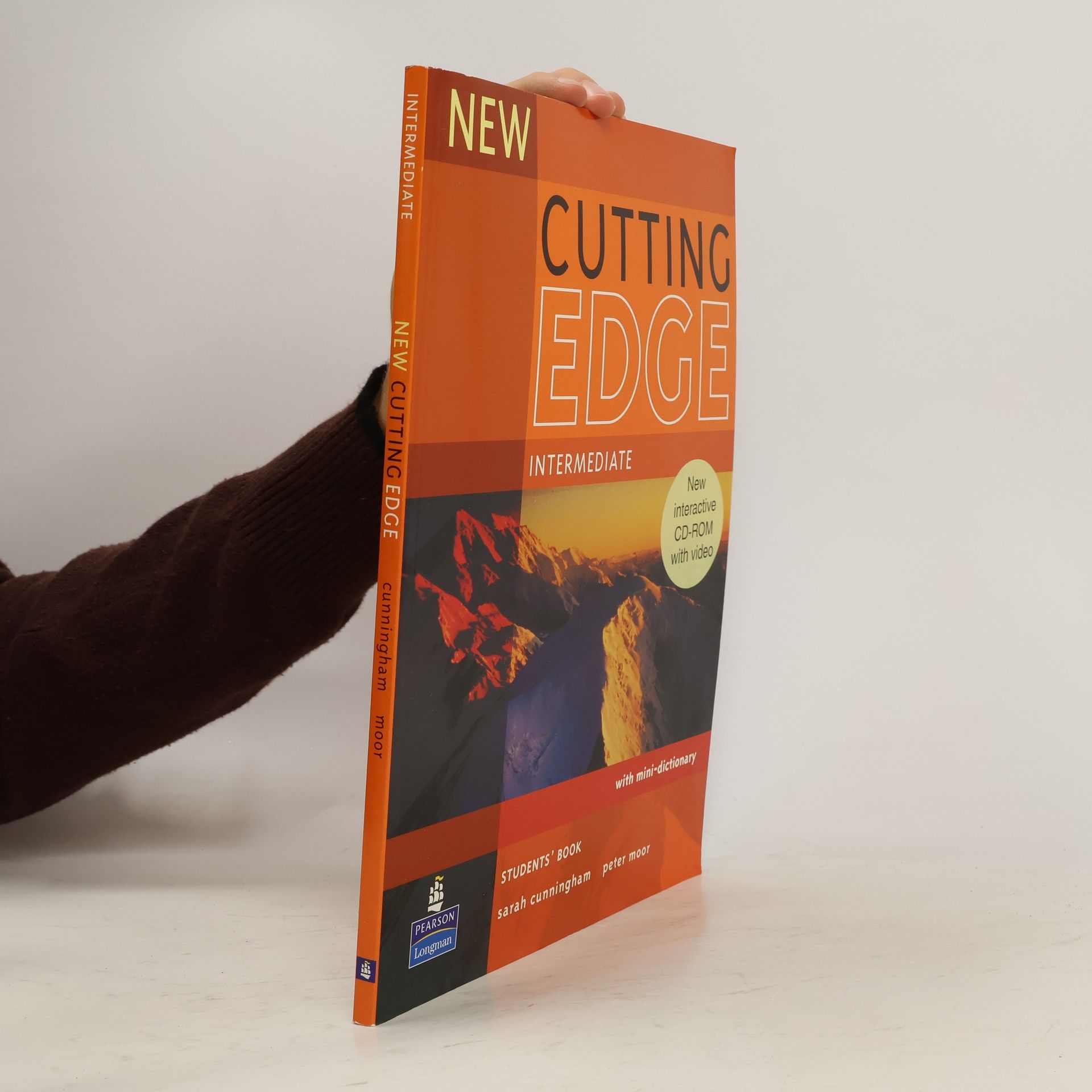 Sarah Cunningham New Cutting Edge. Intermediate Students' Book with Mini-Dictionary