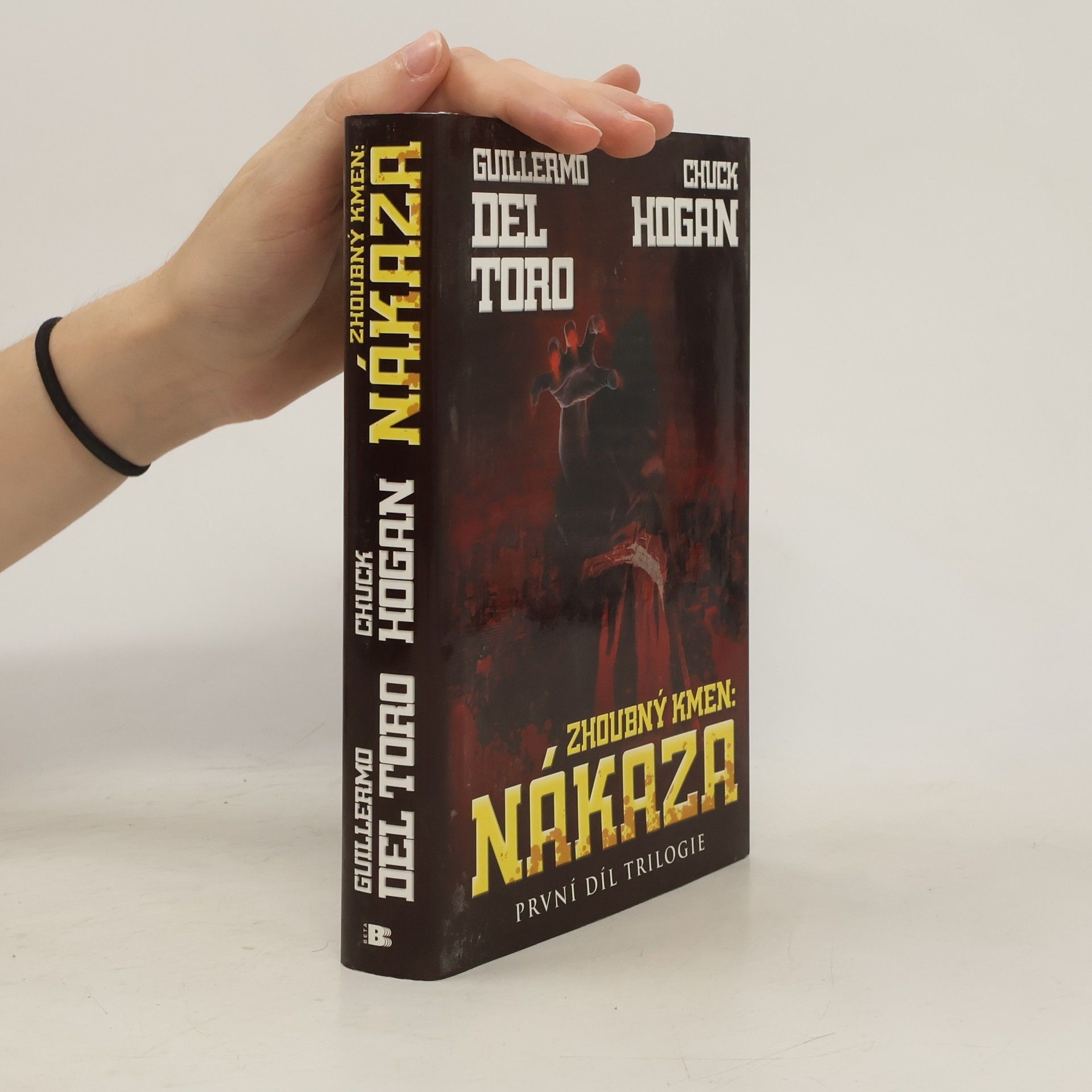 Guillermo del Toro Zhoubný kmen. Nákaza. První díl trilogie