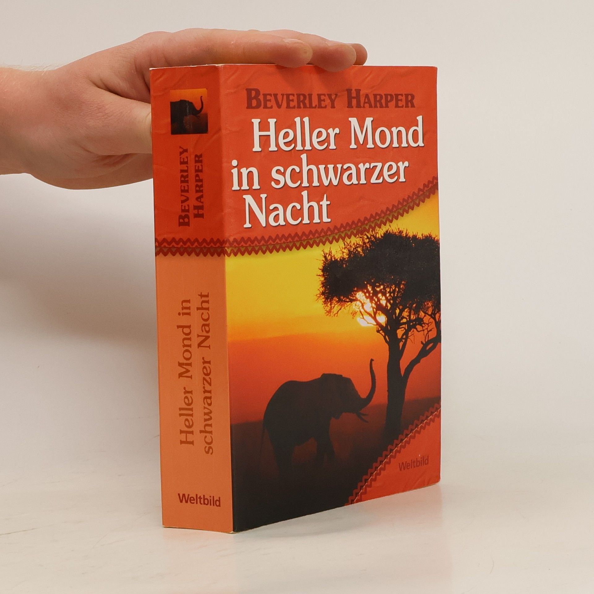 Beverly Harper Heller Mond in schwarzer nacht